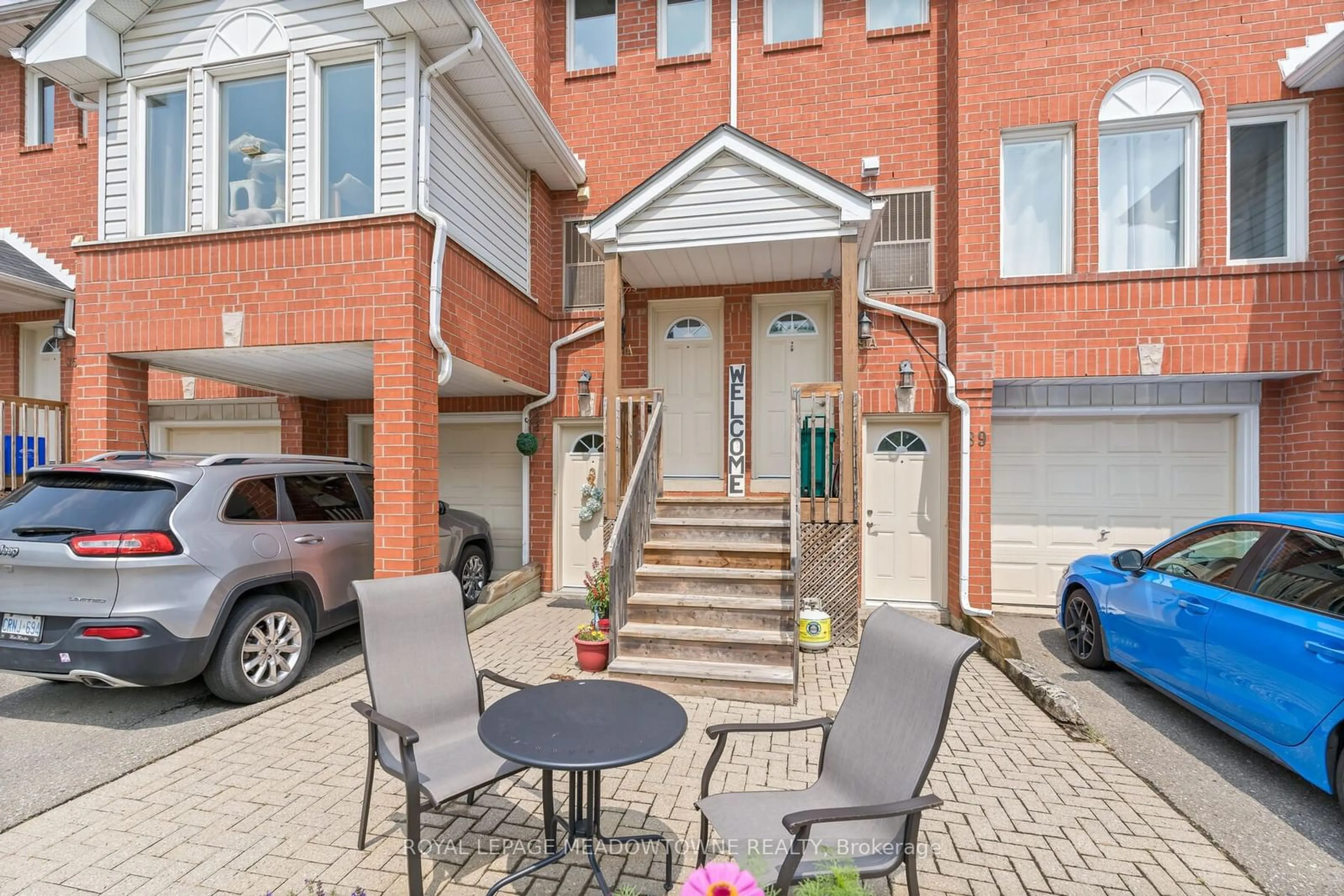 Patio, the street view for 37A Wylie Circ, Halton Hills Ontario L7G 5L9