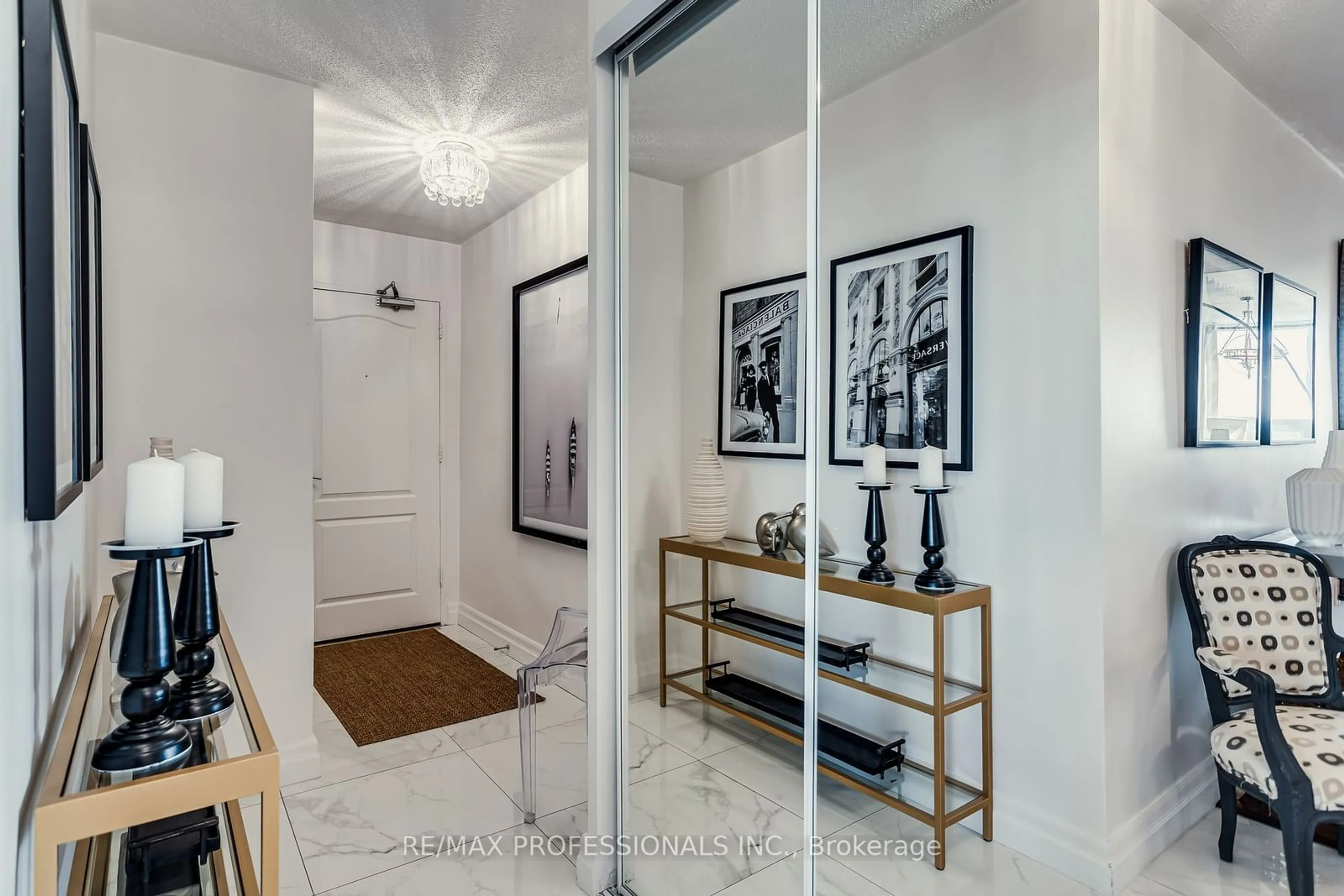 Indoor entryway for 61 Richview Rd #406, Toronto Ontario M9A 4M8