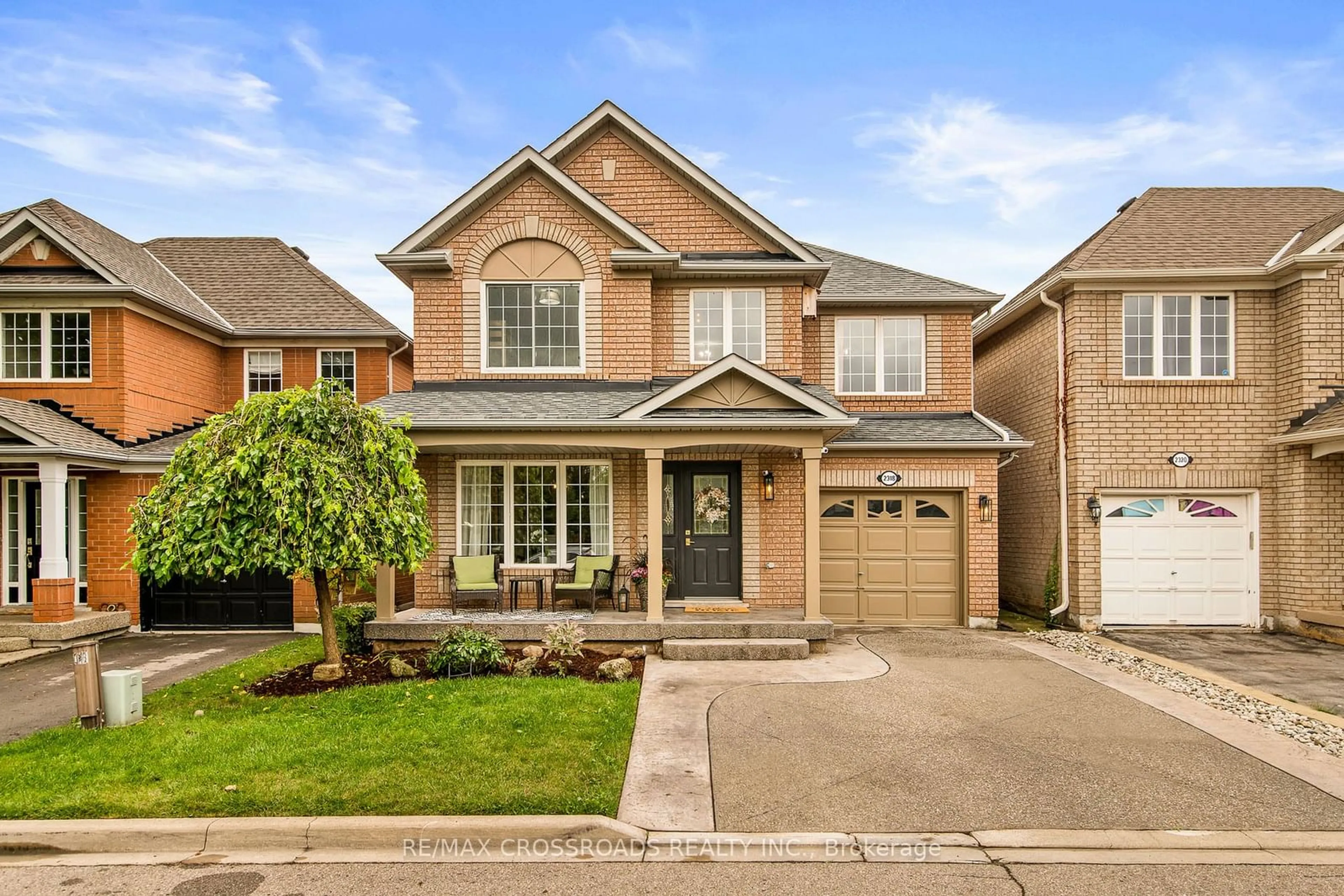 Home with brick exterior material for 2318 Proudfoot Tr, Oakville Ontario L6M 3Y2