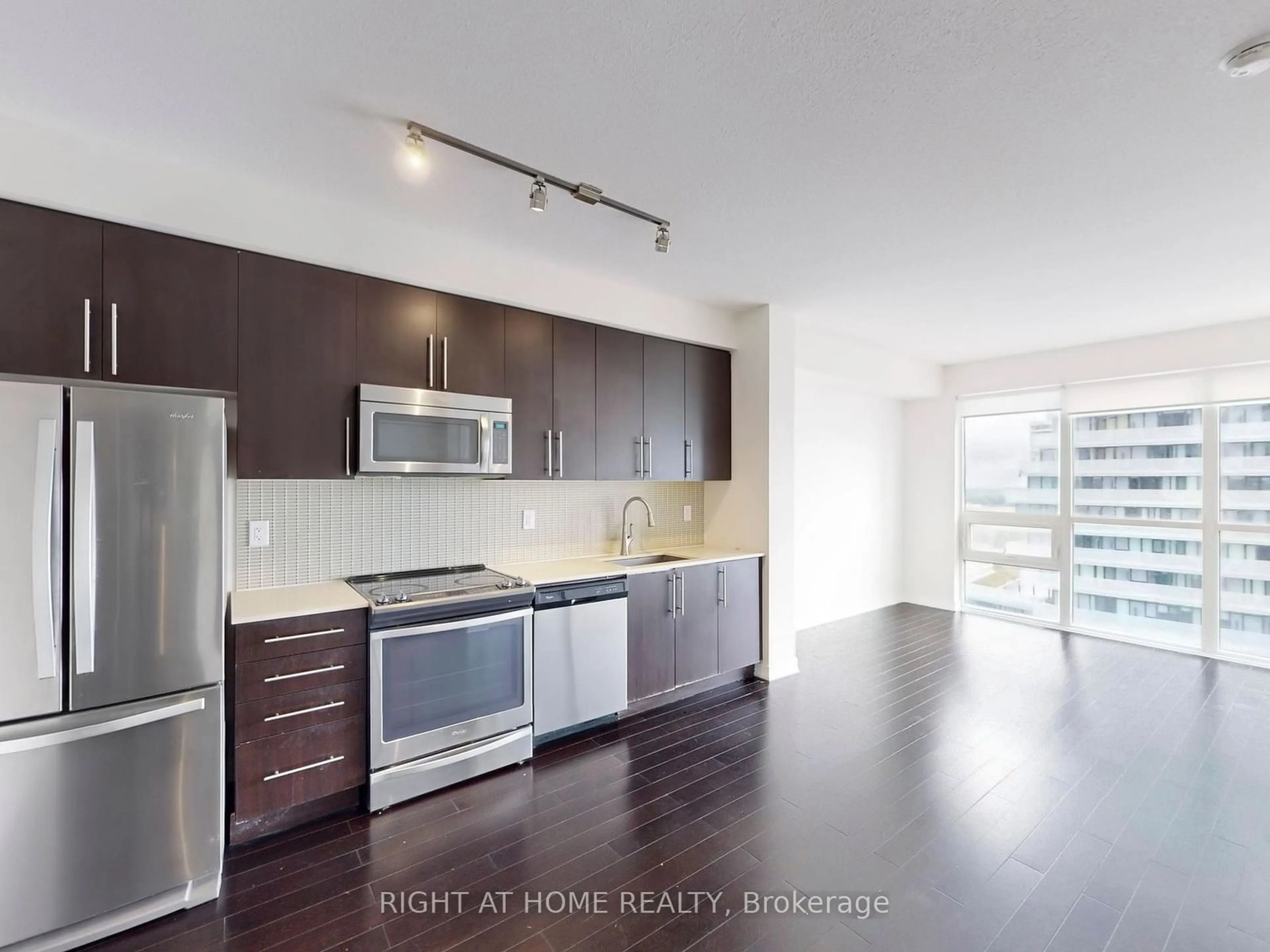 Standard kitchen for 4011 Brickstone Mews #1008, Mississauga Ontario L5B 0G3