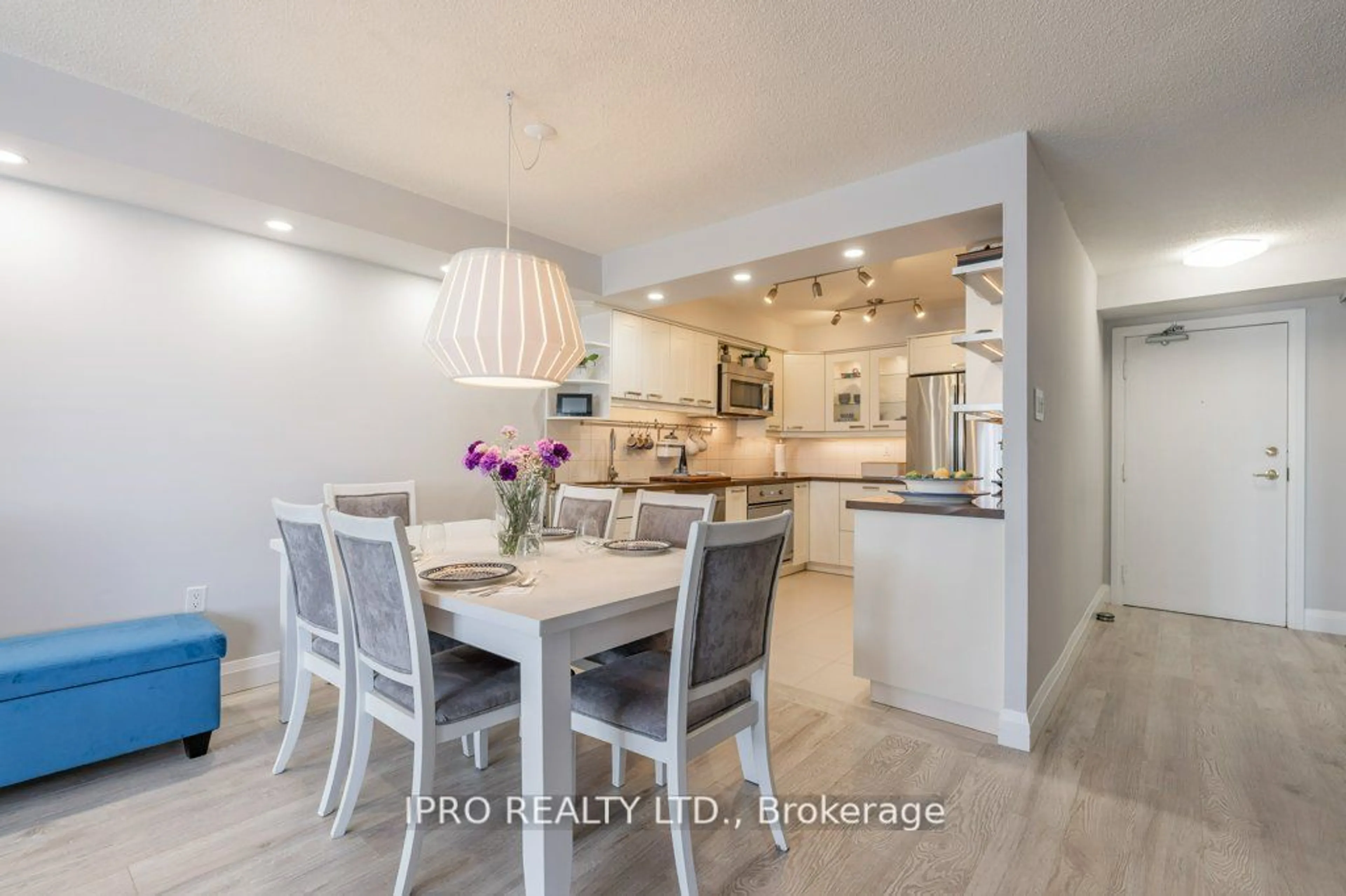 Open concept kitchen for 3845 Lake Shore Blvd #1407, Toronto Ontario M8W 4Y3