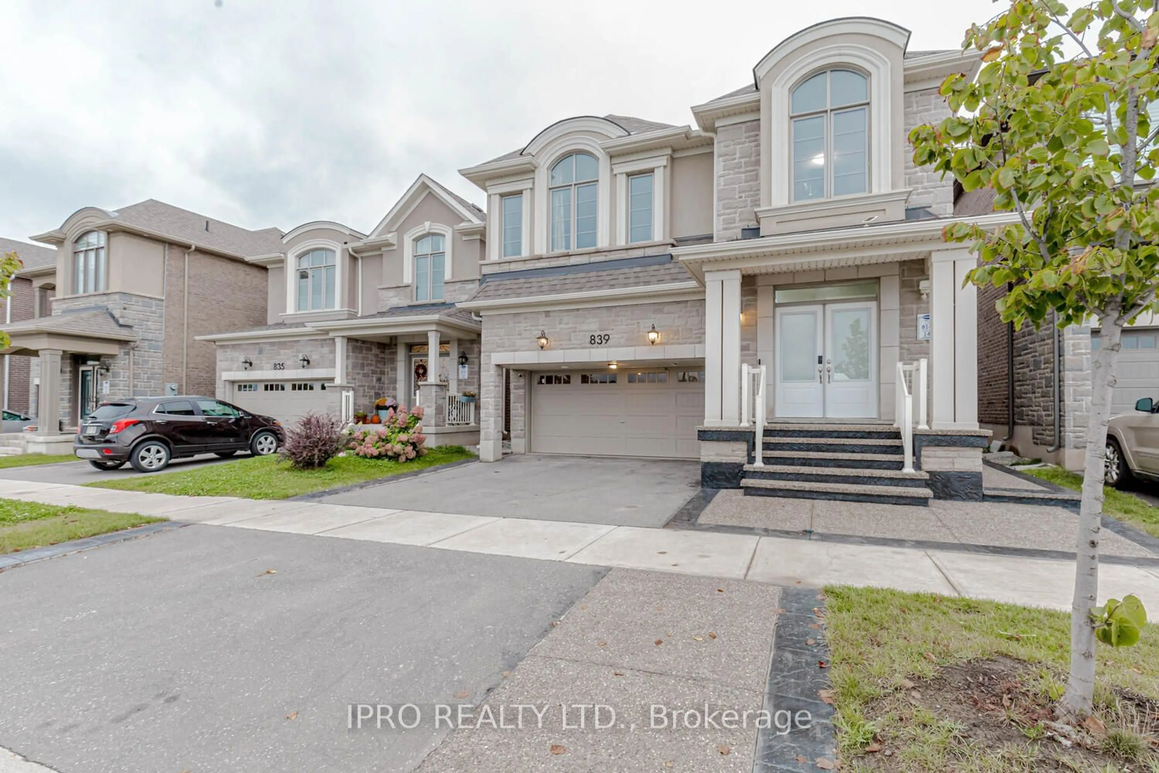 Frontside or backside of a home for 839 Whitlock Ave, Milton Ontario L9E 1R8