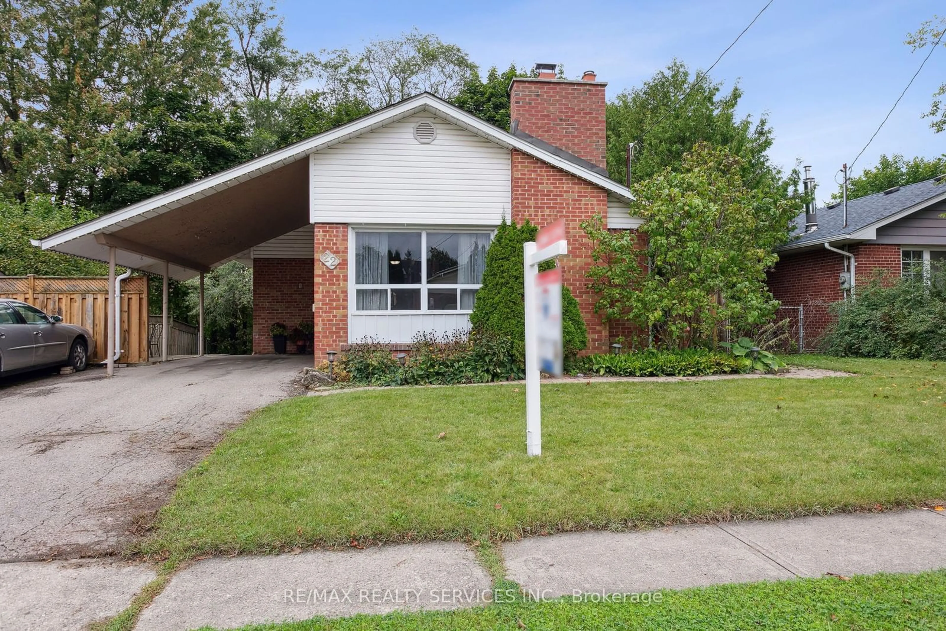 Frontside or backside of a home for 22 Crestview Ave, Brampton Ontario L6W 2R6