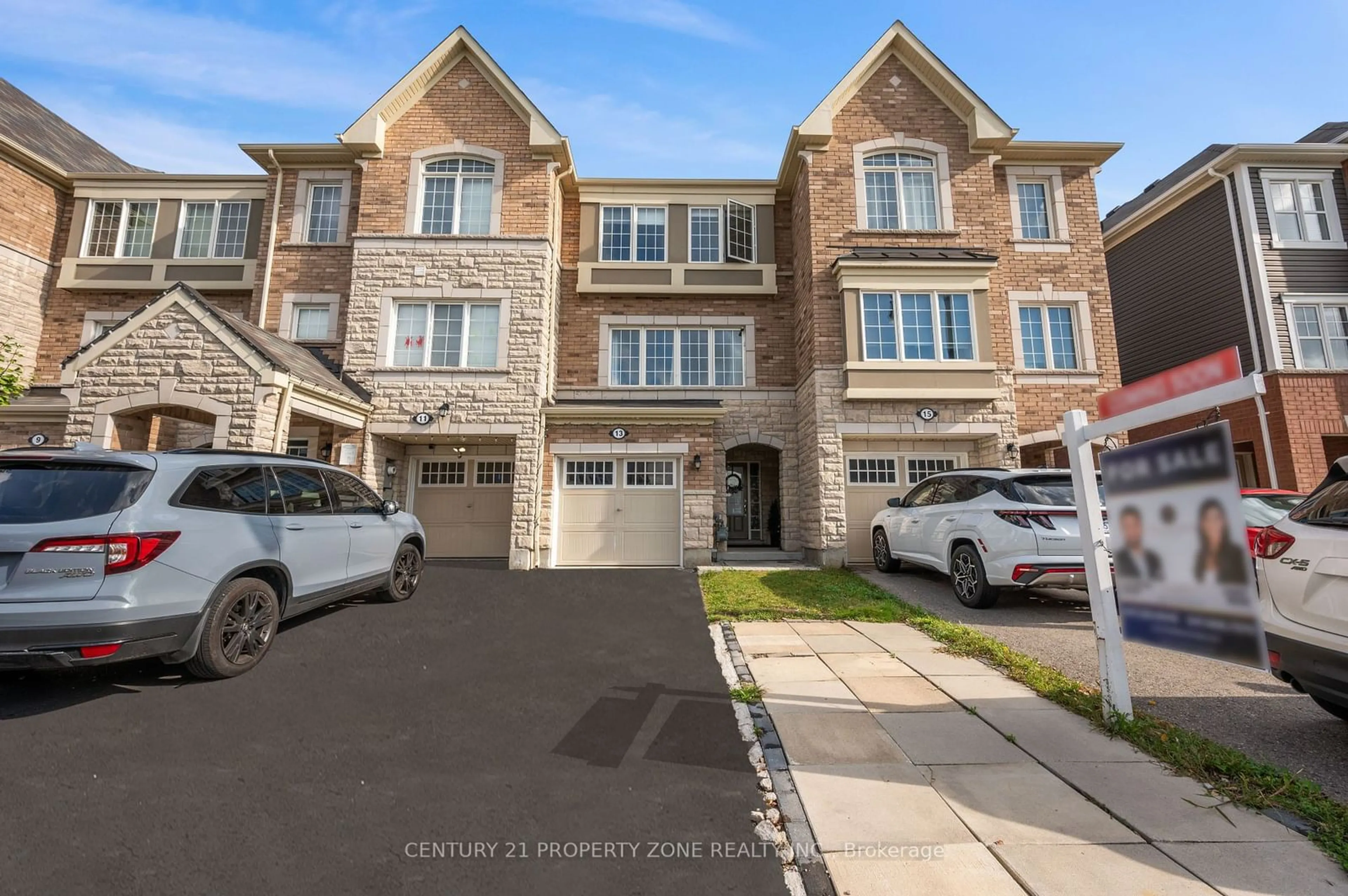 A pic from exterior of the house or condo for 13 Metro Cres, Brampton Ontario L7A 4N8