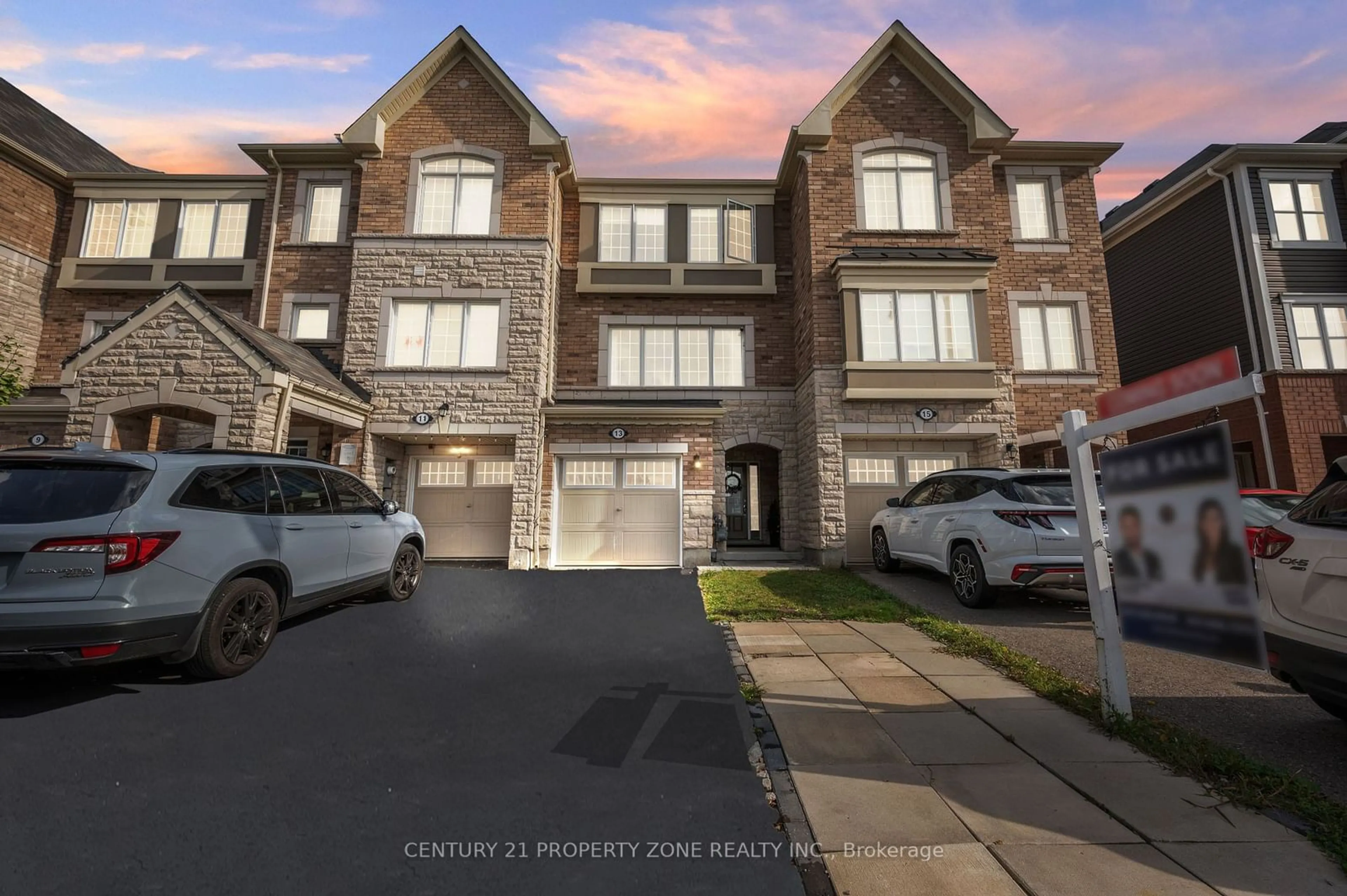 A pic from exterior of the house or condo for 13 Metro Cres, Brampton Ontario L7A 4N8