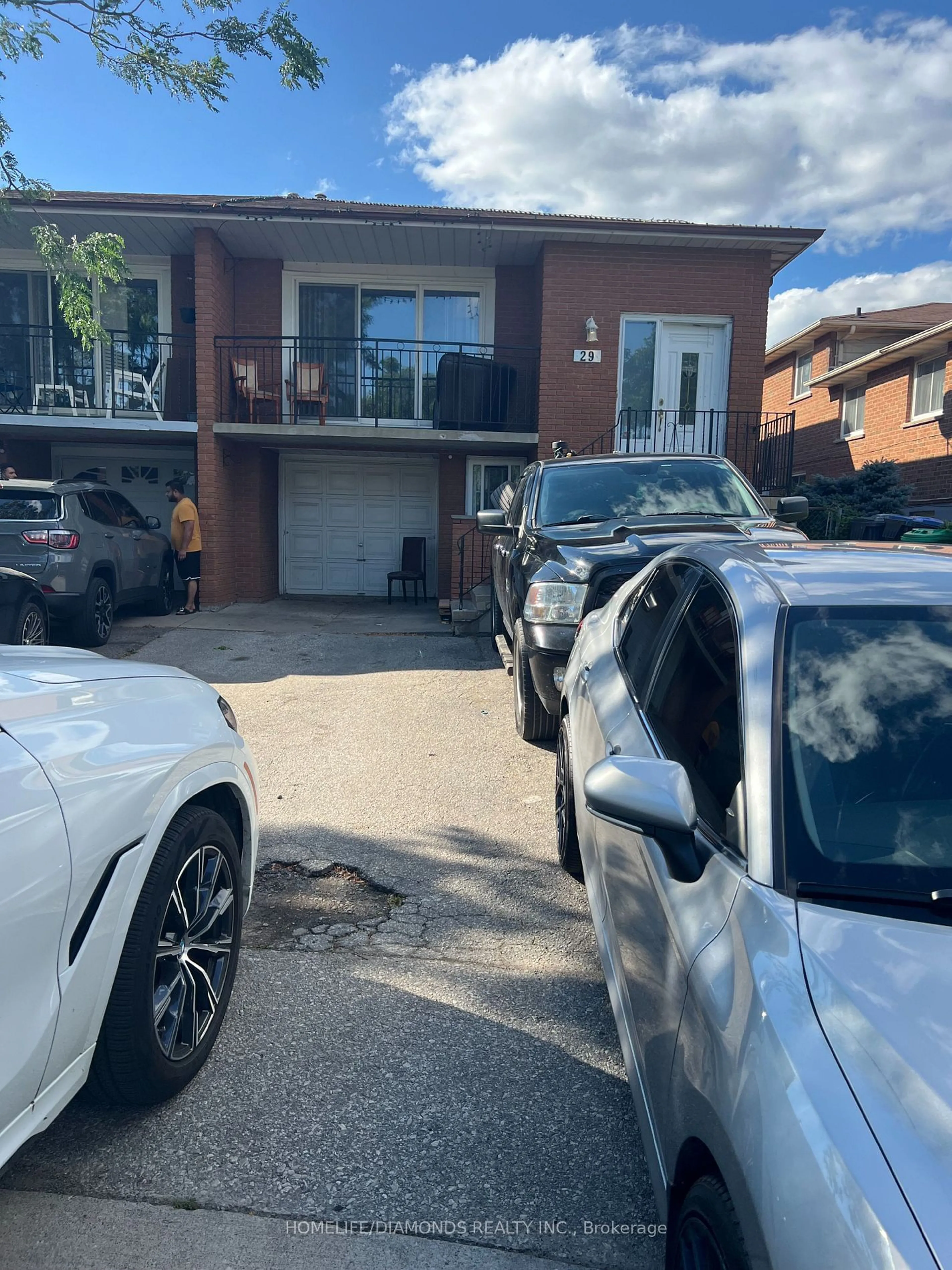 Frontside or backside of a home, the street view for 29 Jellicoe Cres, Brampton Ontario L6S 3H7