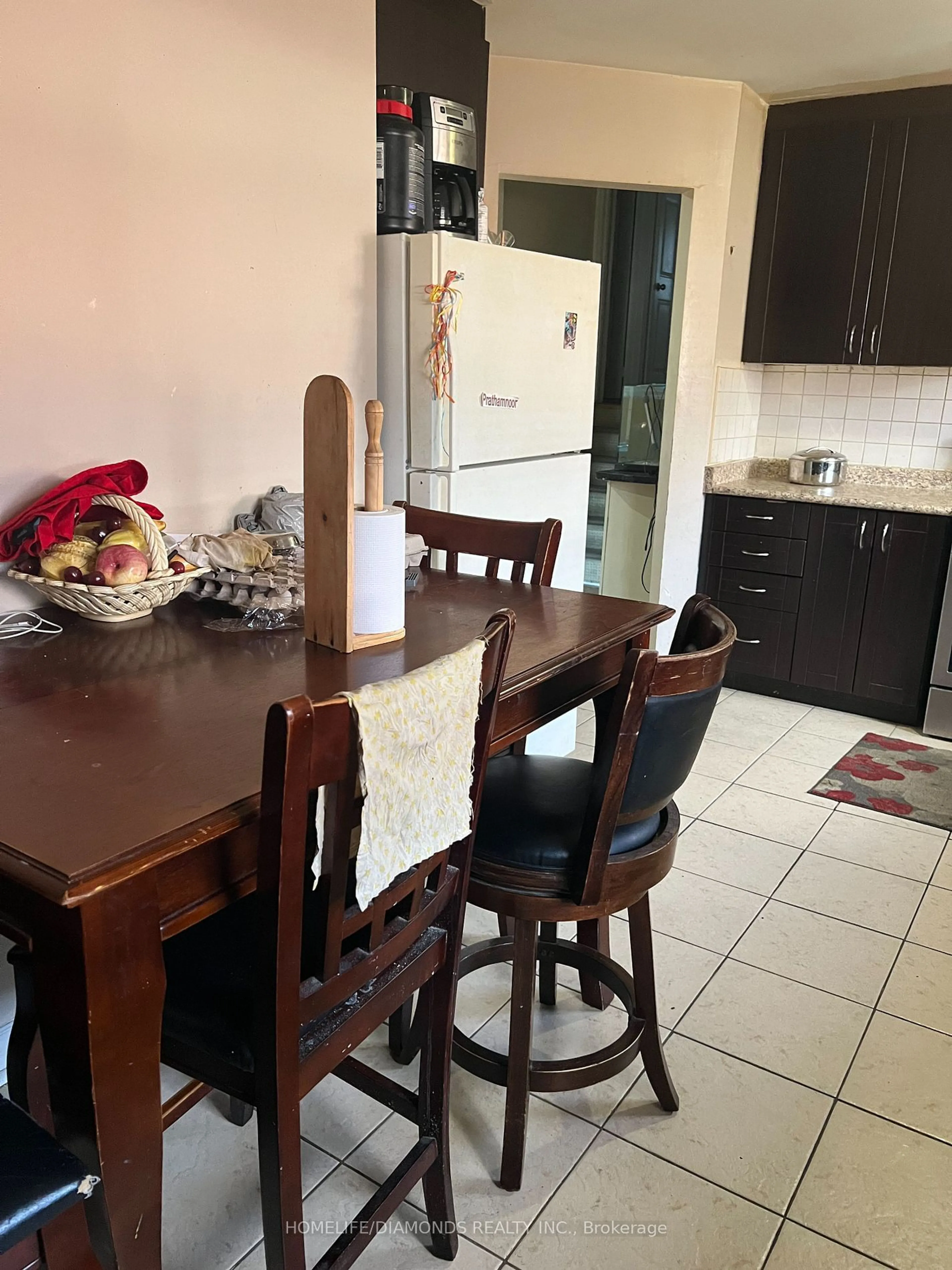 Standard kitchen, not visible floor for 29 Jellicoe Cres, Brampton Ontario L6S 3H7