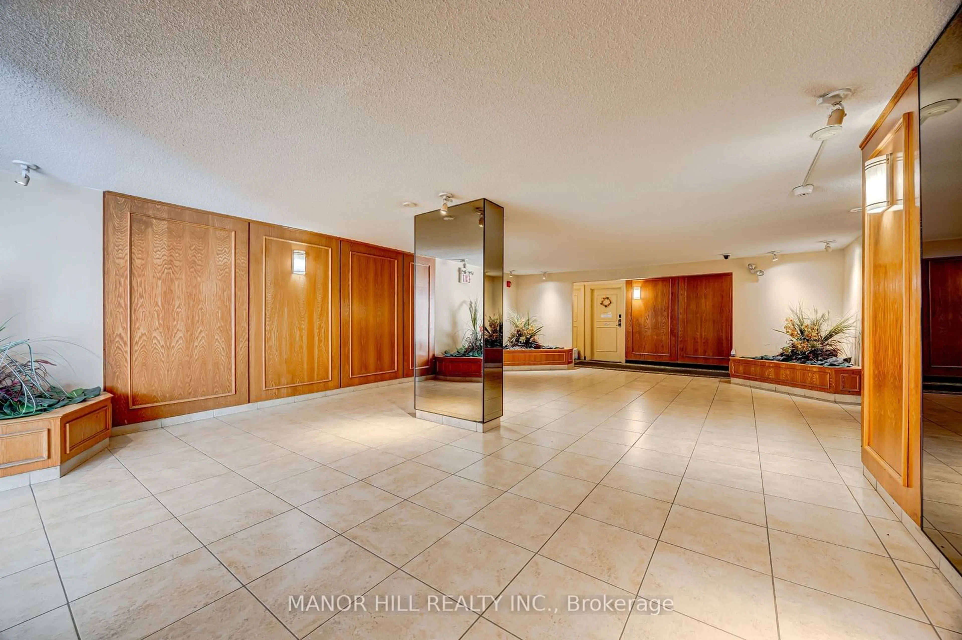 Indoor lobby, unknown floor for 1300 Marlborough Crt #523, Oakville Ontario L6H 2S2