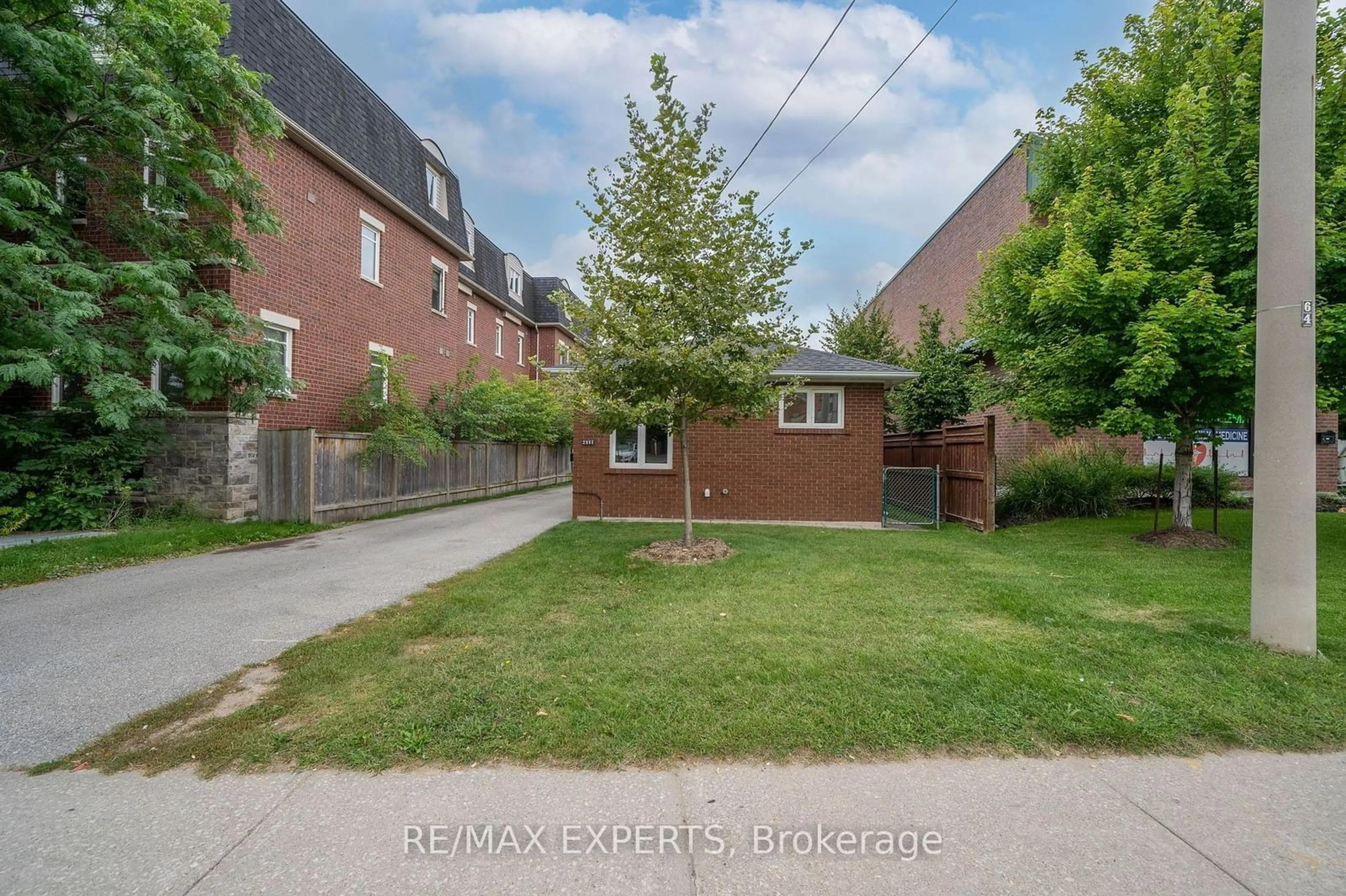 A pic from exterior of the house or condo for 2966 Islington Ave, Toronto Ontario M9L 2L6