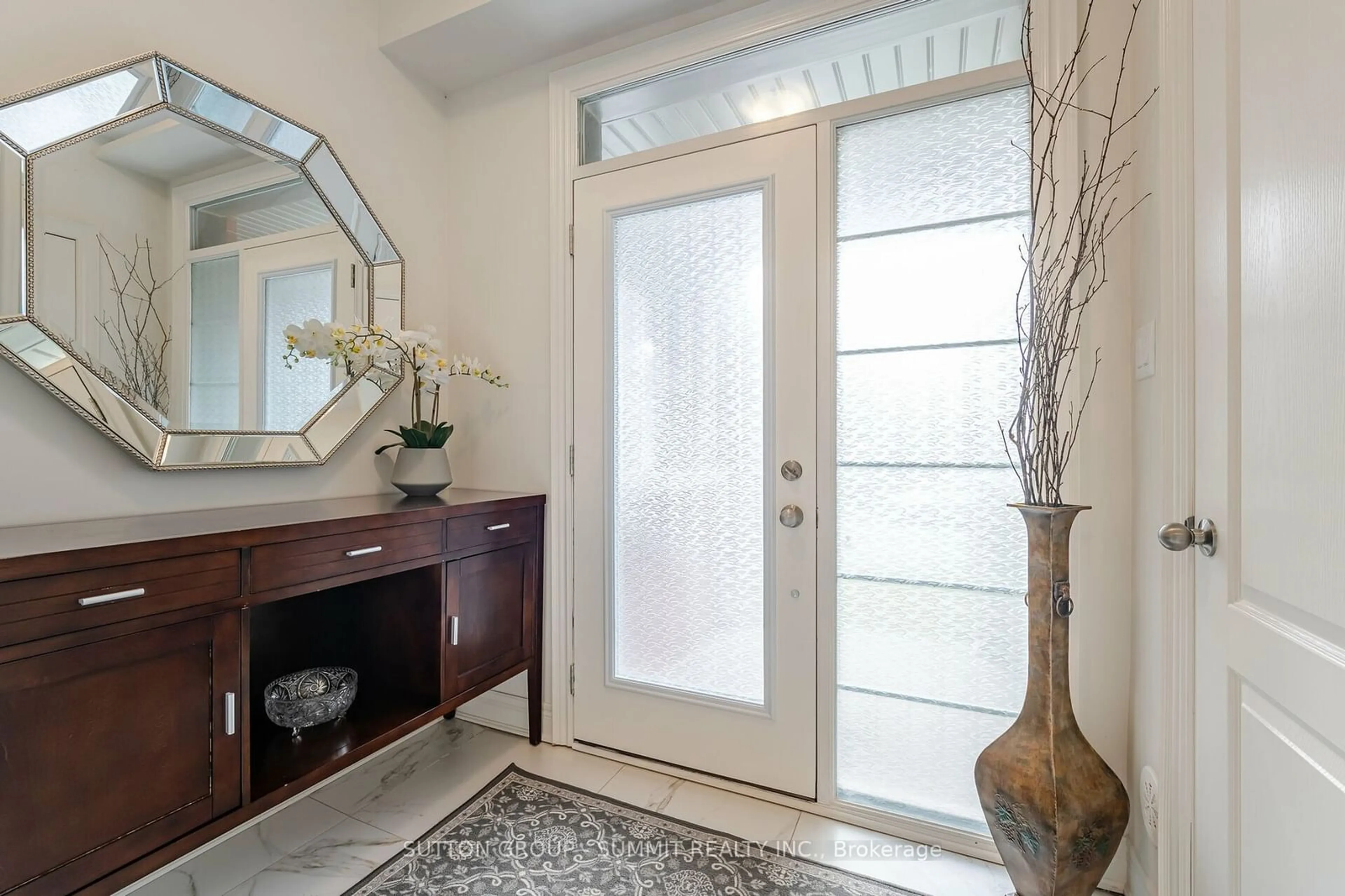 Indoor entryway for 1301 Clarriage Crt, Milton Ontario L9T 2X5