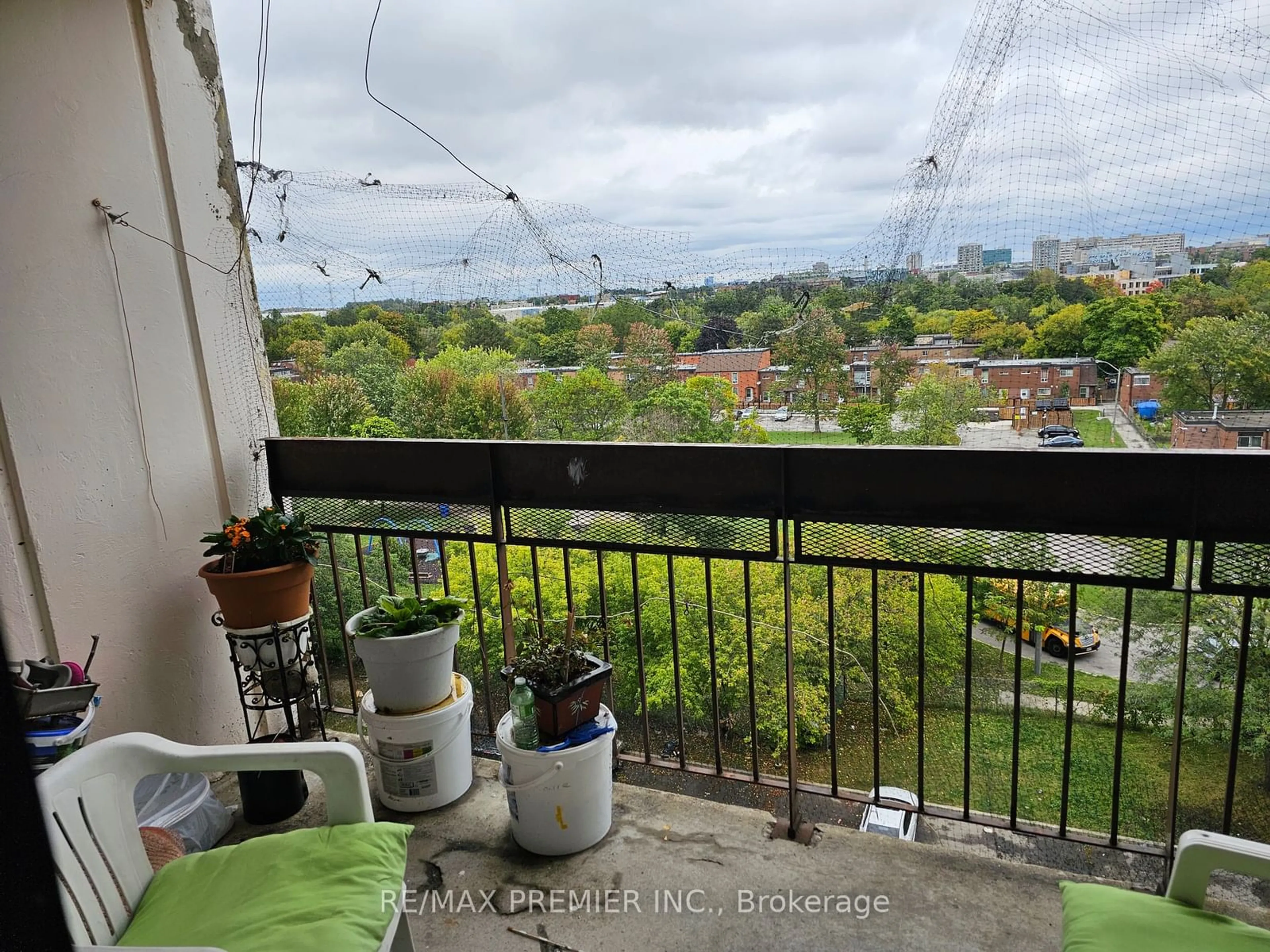 Balcony in the apartment, the fenced backyard for 4673 Jane St #811, Toronto Ontario M3N 2L1