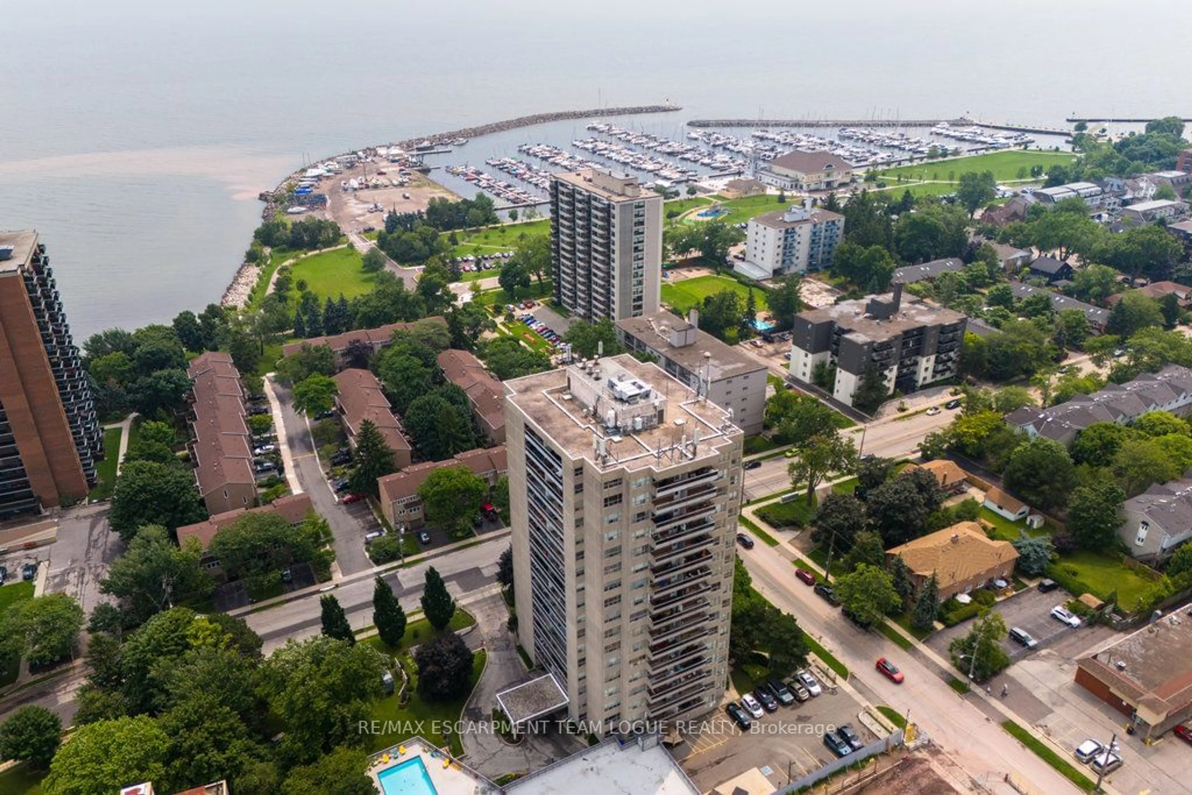 A pic from exterior of the house or condo, the view of city buildings for 2263 Marine Dr #501, Oakville Ontario L6L 5K1