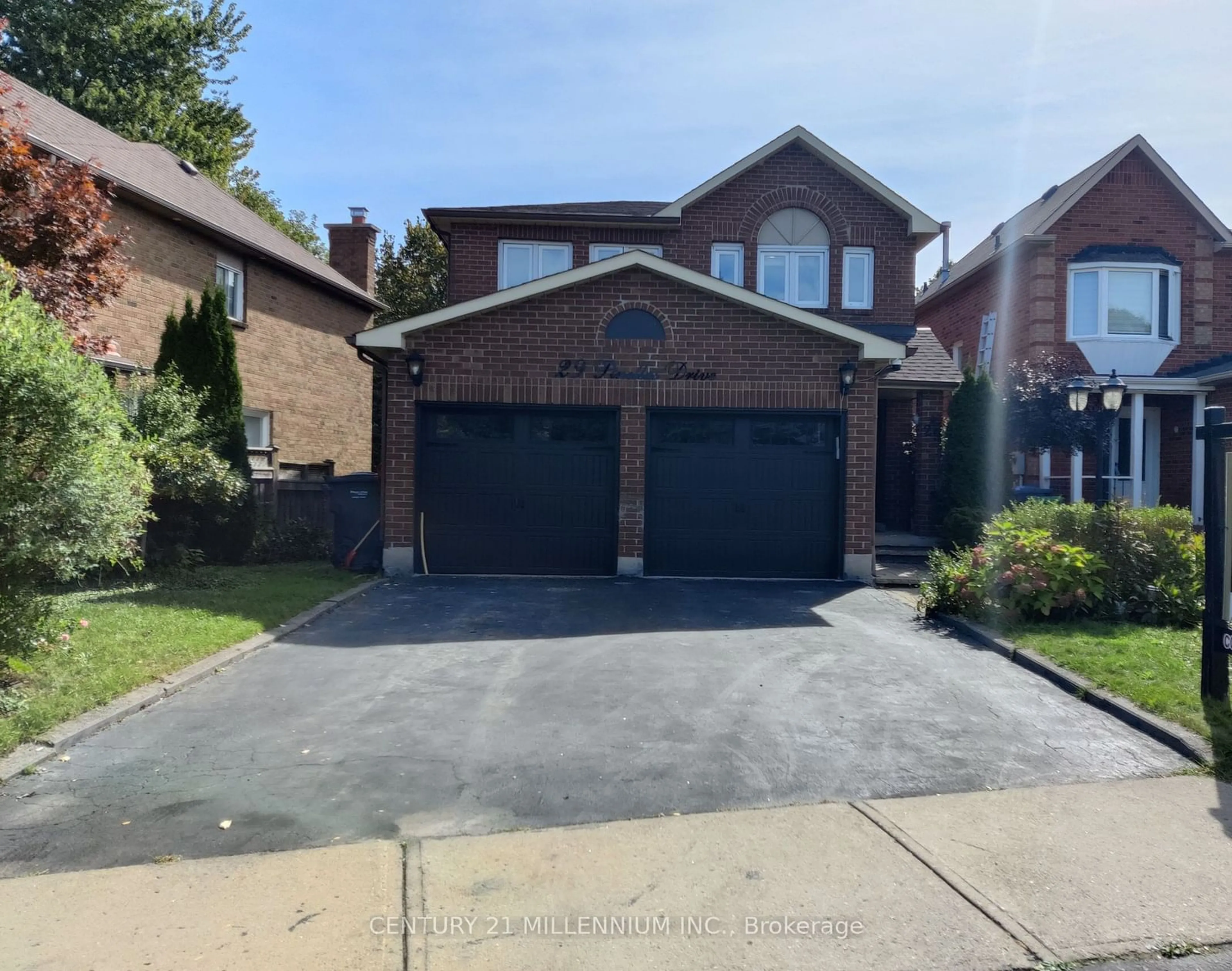 Frontside or backside of a home for 29 Pinellas Dr, Brampton Ontario L6Z 3C1