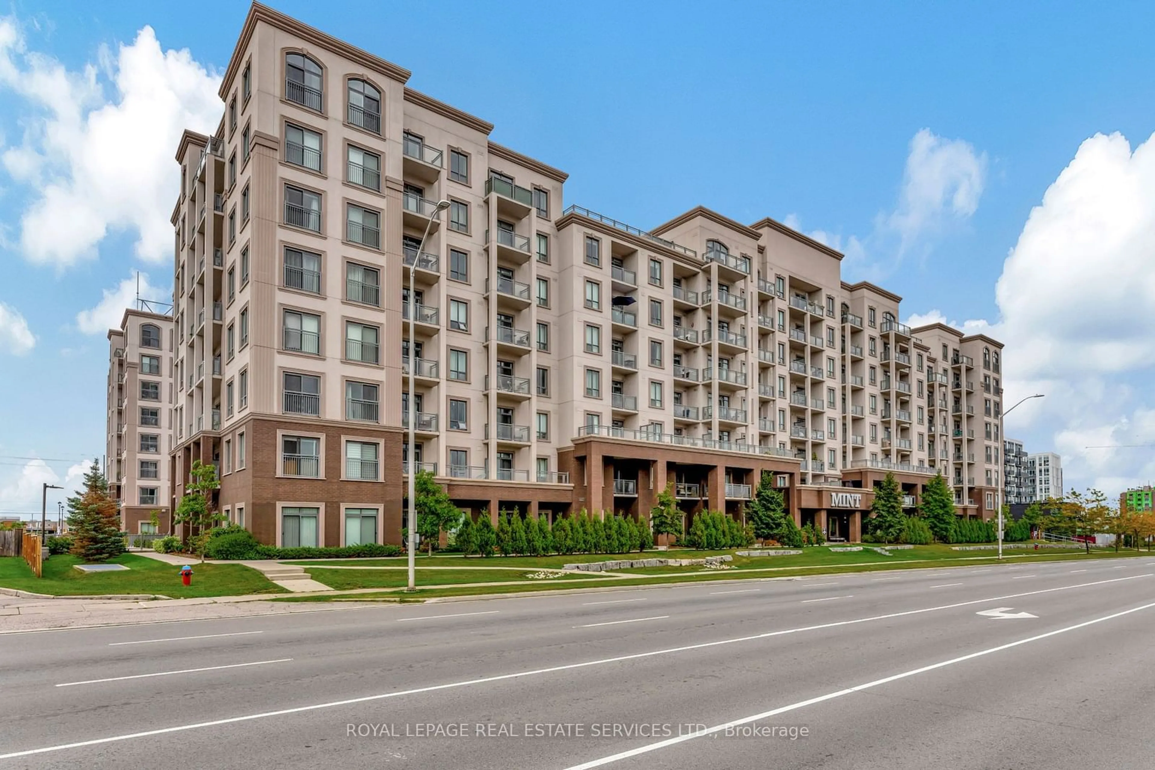 A pic from exterior of the house or condo, the front or back of building for 2490 Old Bronte Rd #628, Oakville Ontario L6M 0Y5