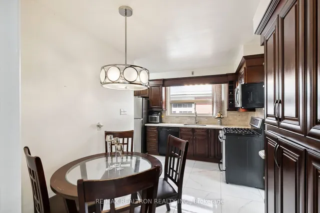 Additional property image - 20 Kennebec Cres