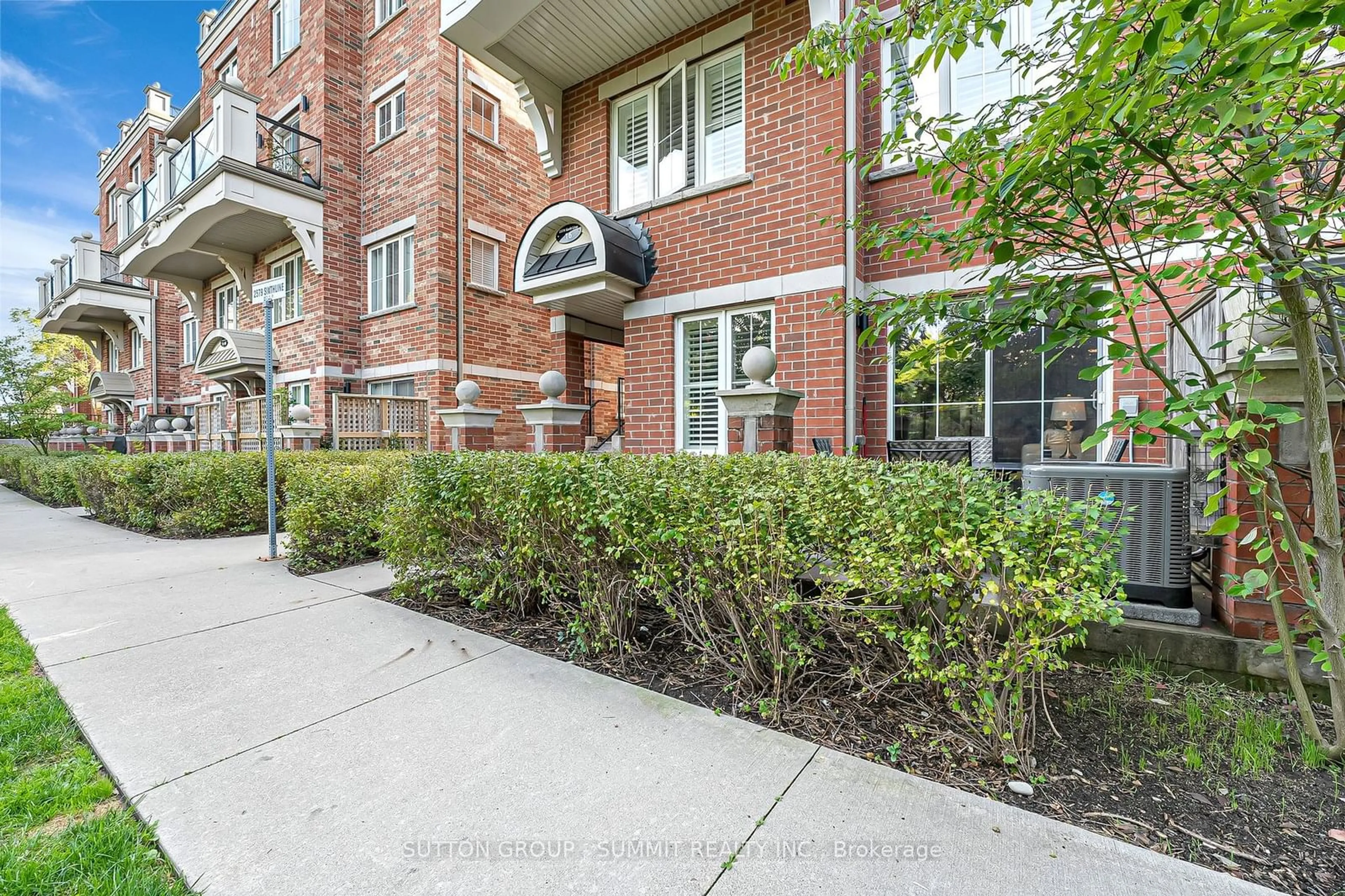 A pic from exterior of the house or condo for 2579 Sixth Line #16, Oakville Ontario L6H 0H7