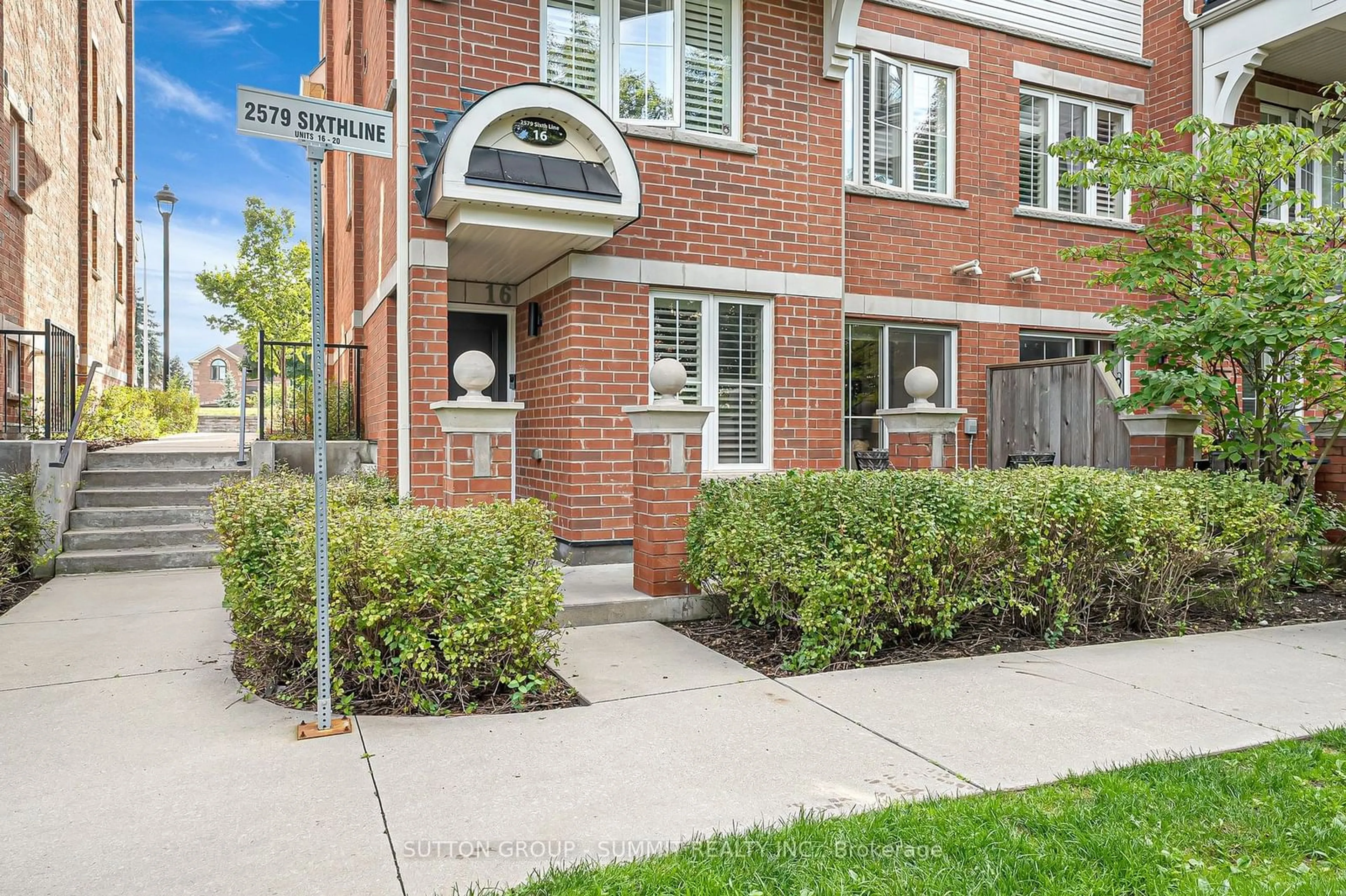 A pic from exterior of the house or condo for 2579 Sixth Line #16, Oakville Ontario L6H 0H7