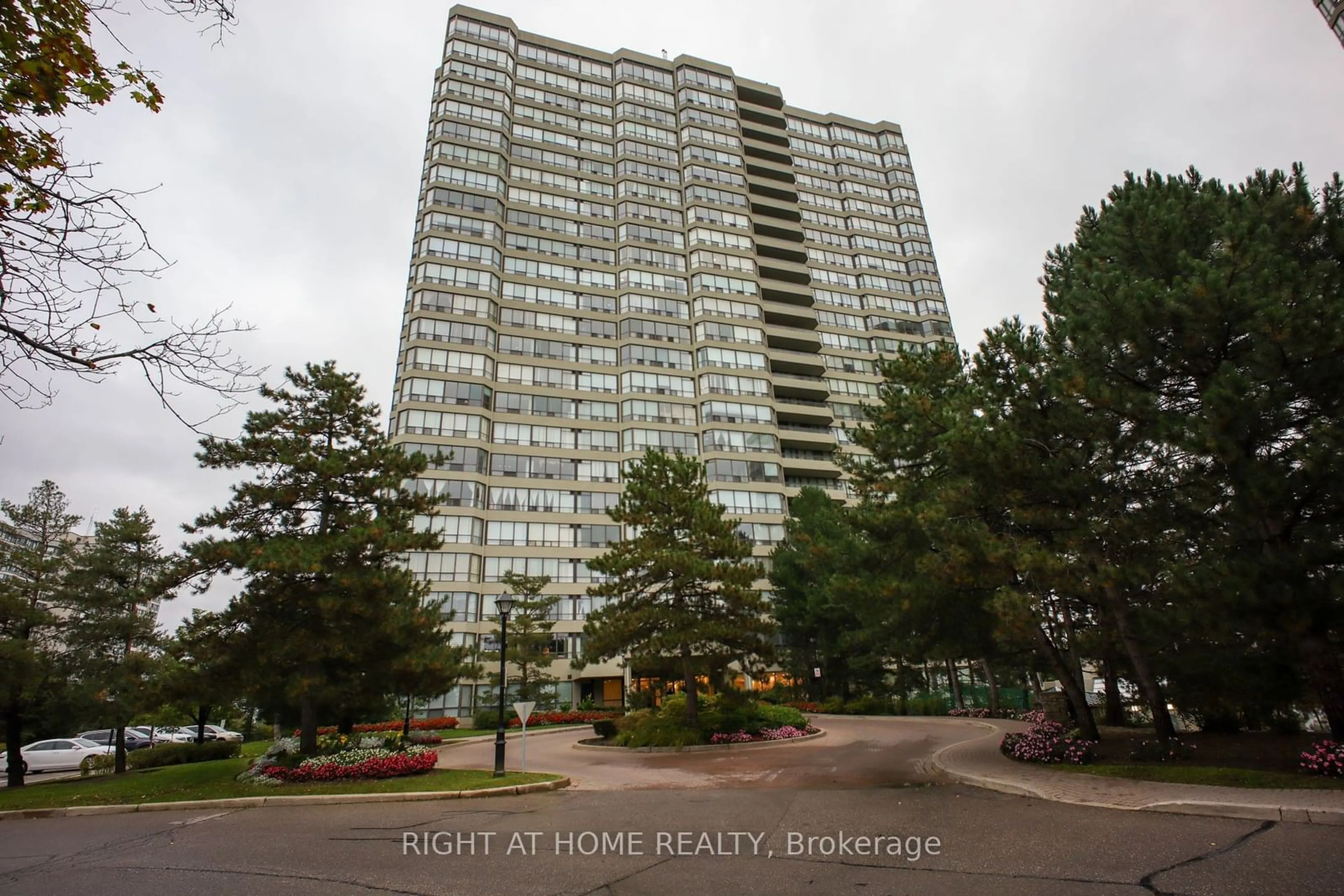 A pic from exterior of the house or condo for 22 Hanover Rd #2102, Brampton Ontario L6S 5K7