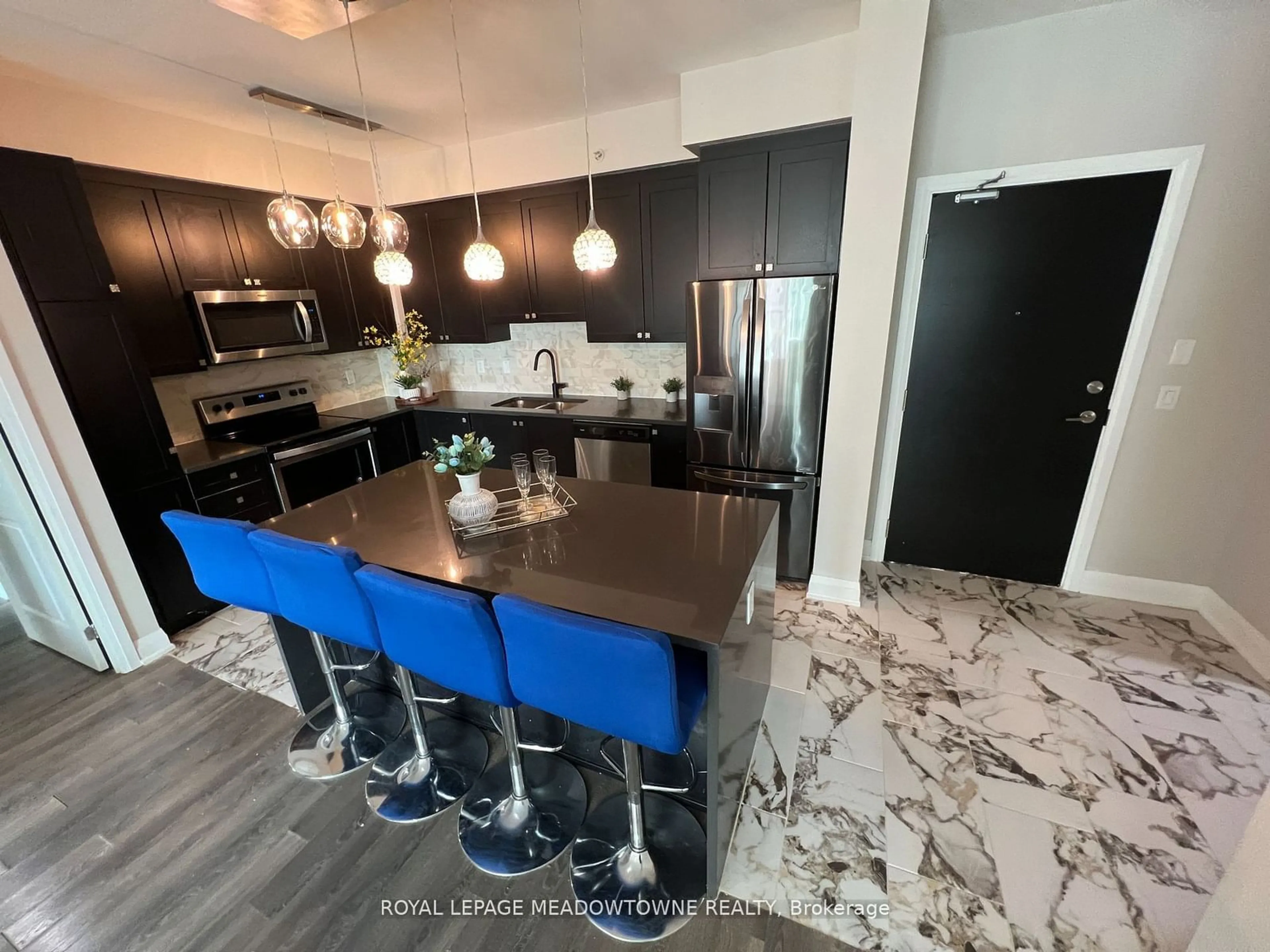 Contemporary kitchen for 65 Yorkland Blvd #206, Brampton Ontario L6P 4M5