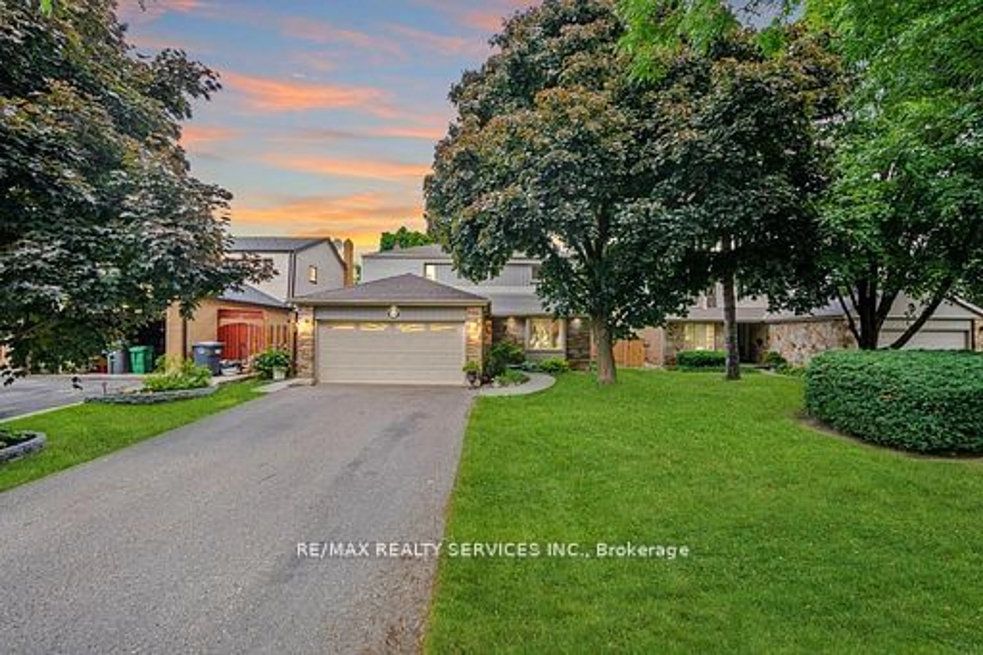 A pic from exterior of the house or condo for 42 Madrid Cres, Brampton Ontario L6S 2X4