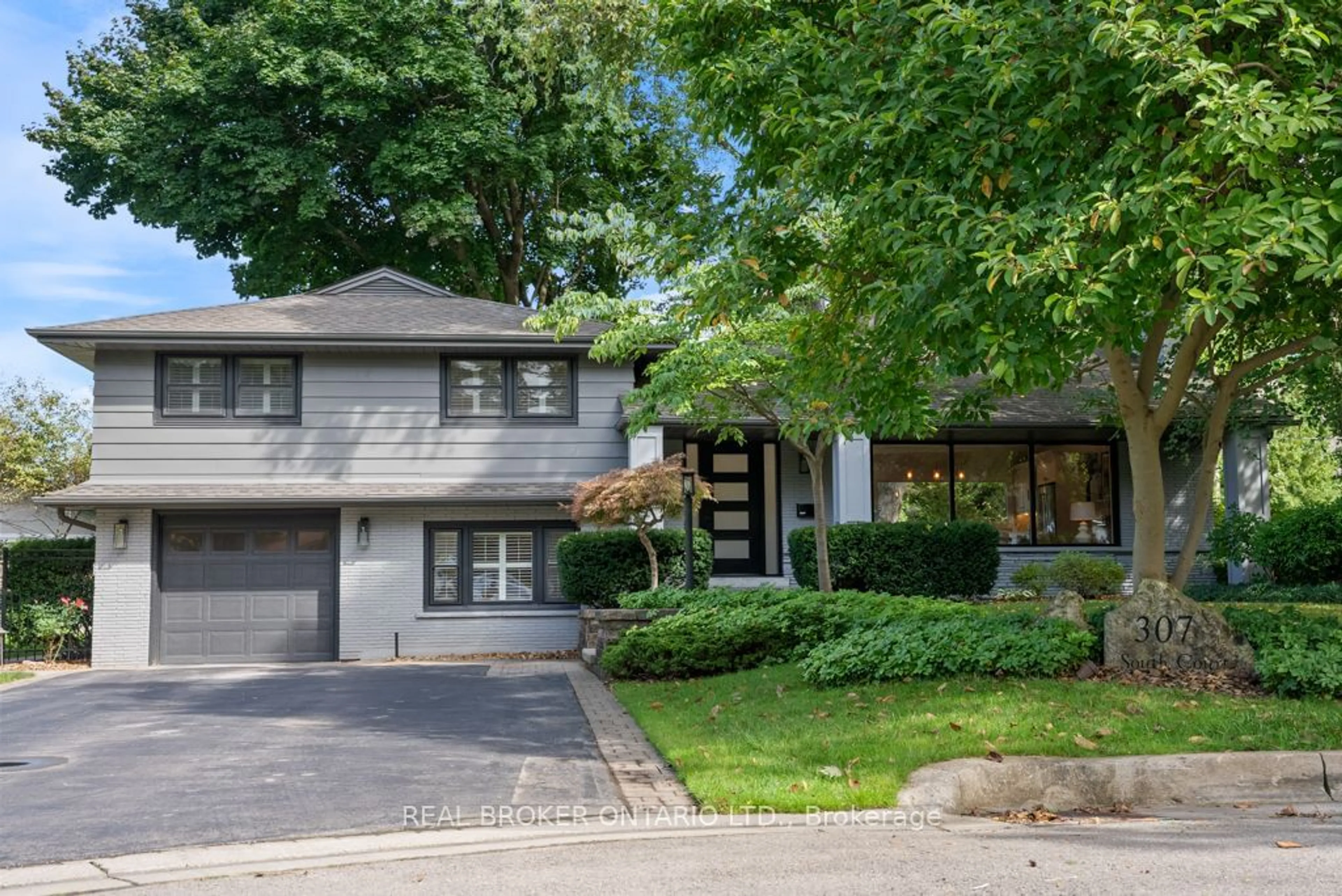 Frontside or backside of a home for 307 South Crt, Burlington Ontario L7N 1S8