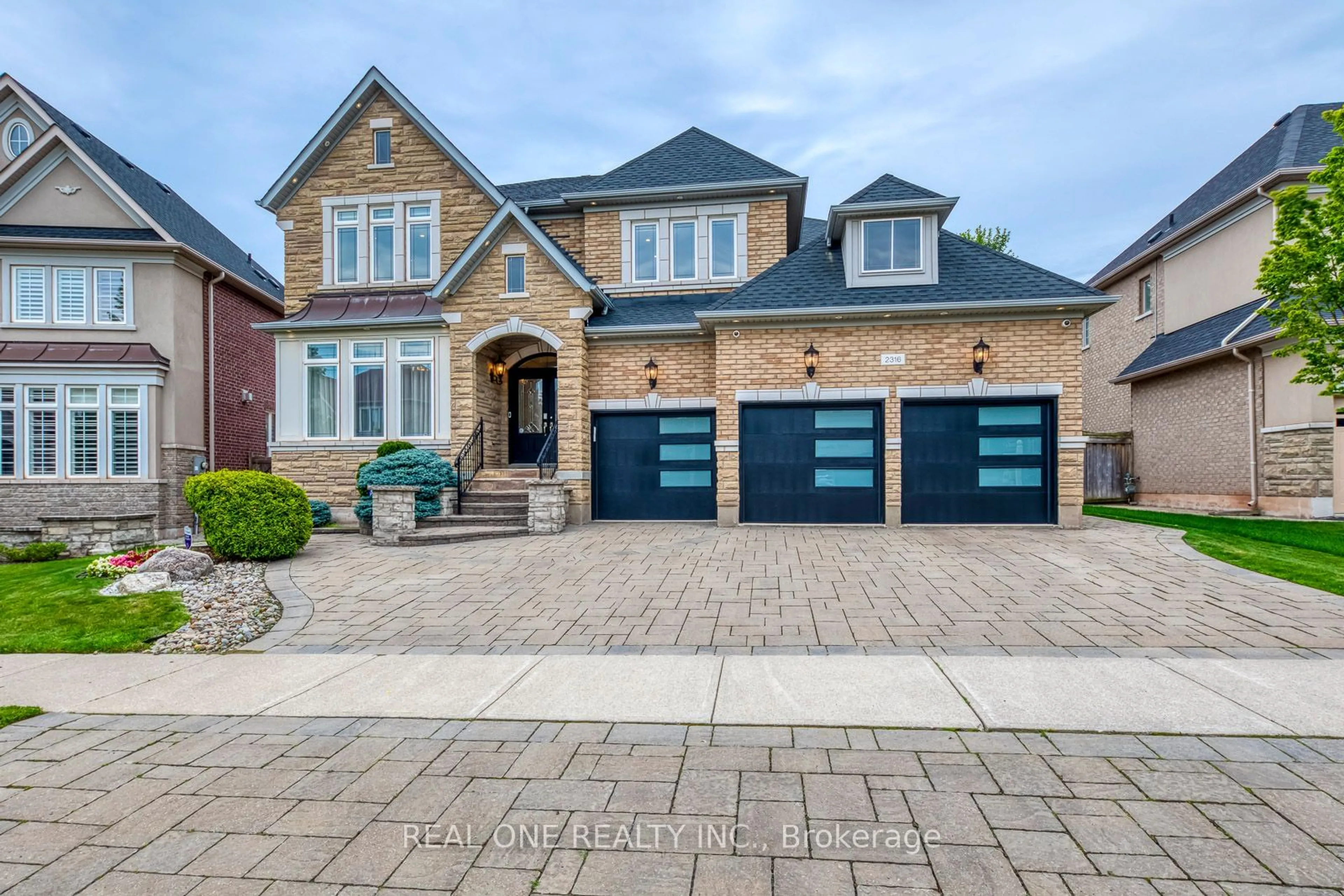 Home with brick exterior material for 2316 Delnice Dr, Oakville Ontario L6H 0A9