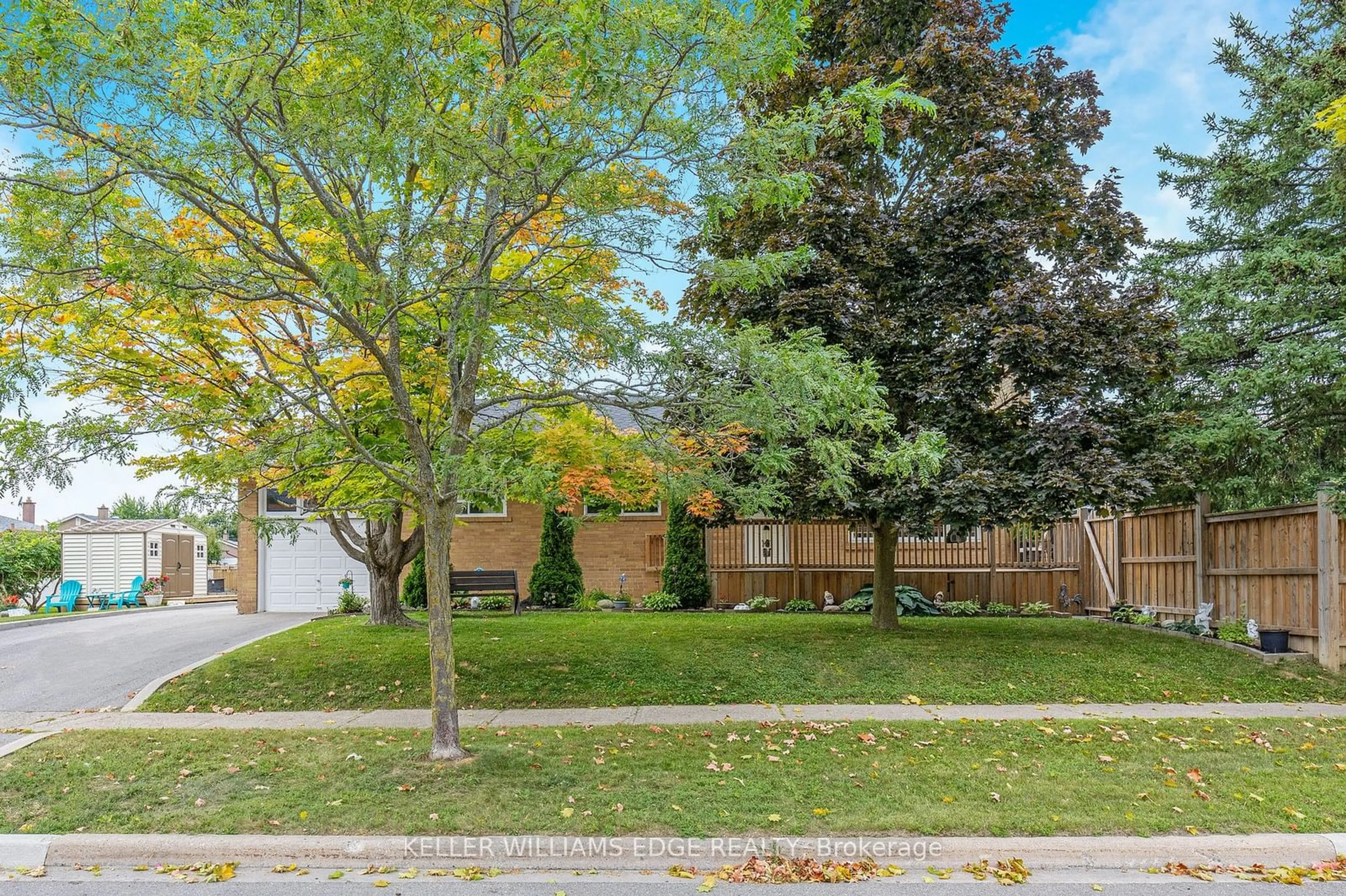 Fenced yard for 162 Prince Charles Dr, Halton Hills Ontario L7G 3W2