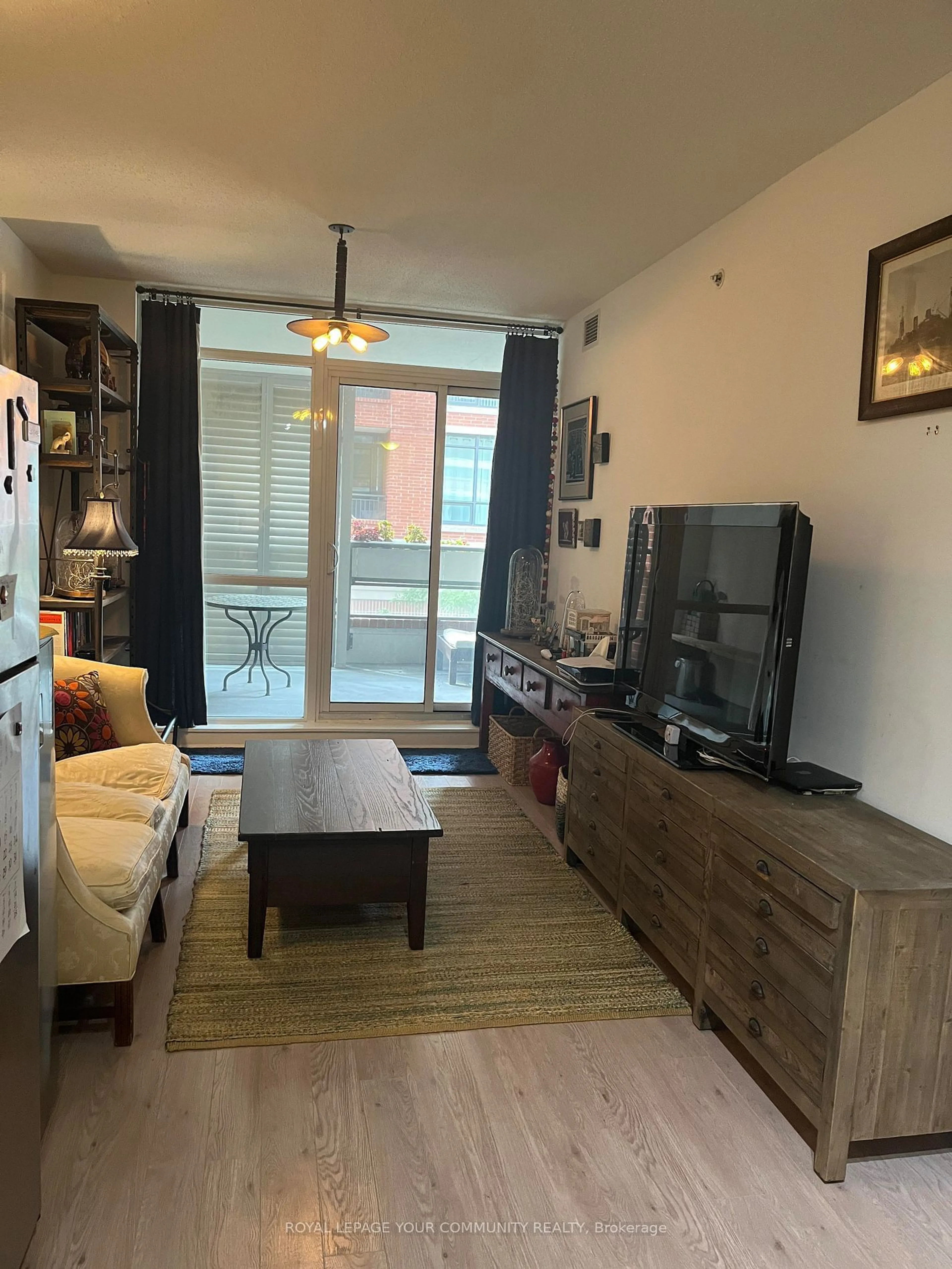 Living room for 800 Lawrence Ave #219, Toronto Ontario M6A 0B1