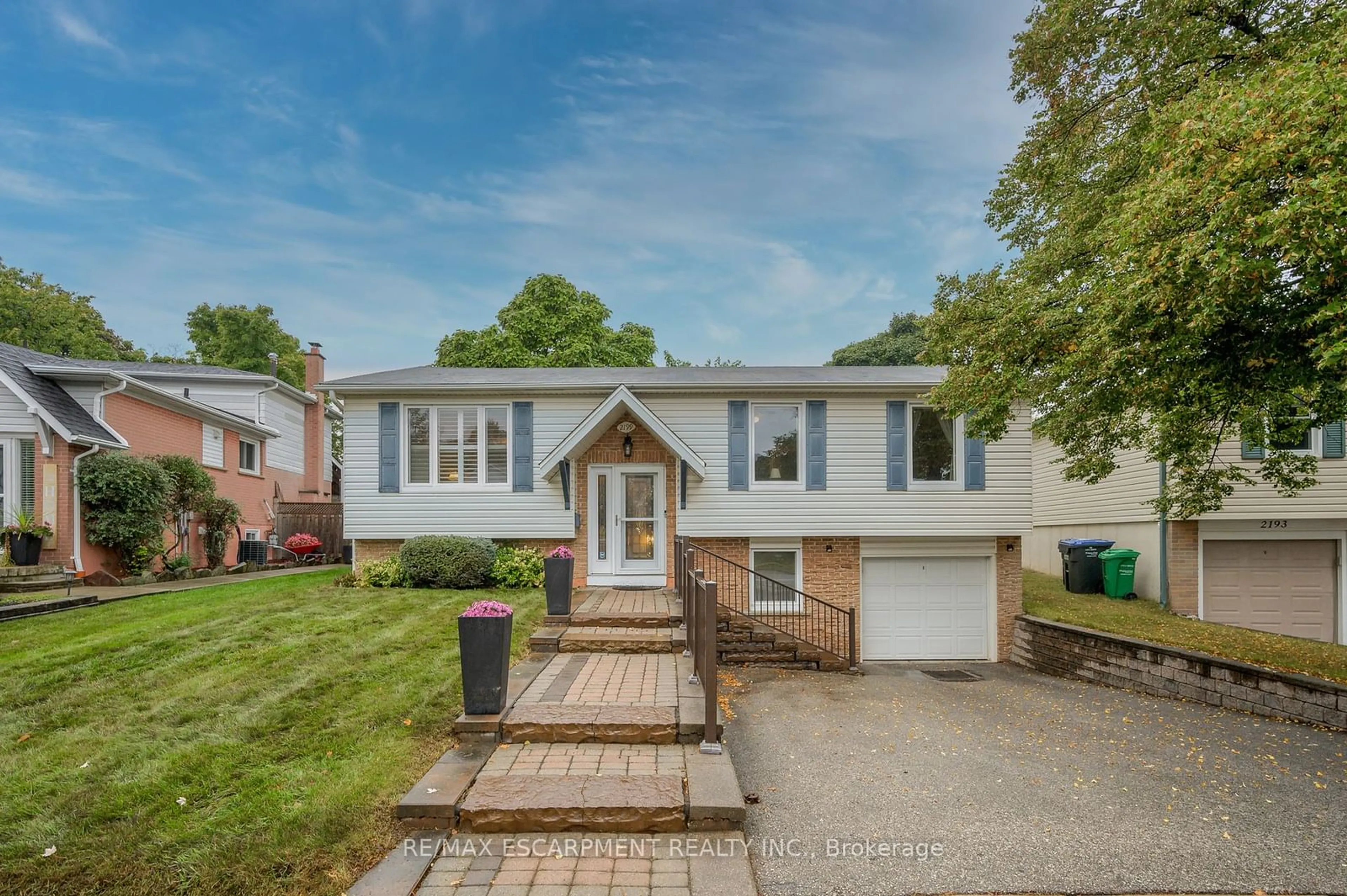 Frontside or backside of a home, the street view for 2199 Council Ring Rd, Mississauga Ontario L5L 1B6