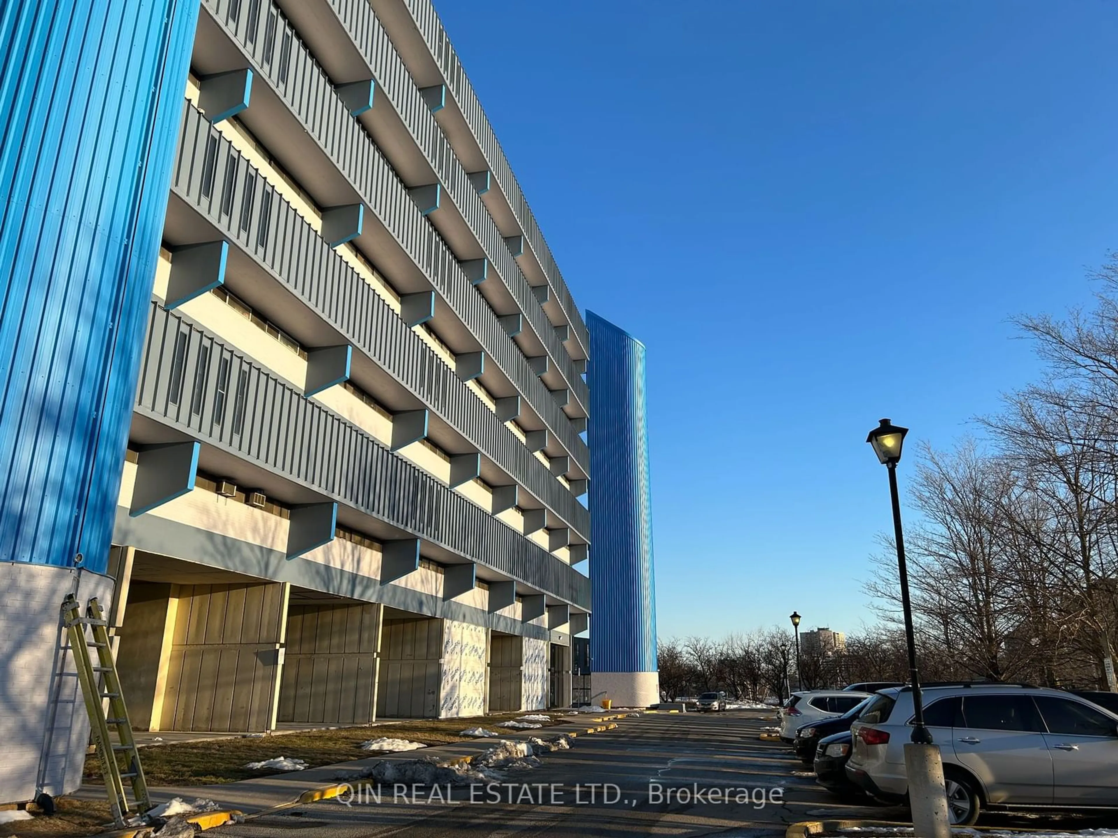 A pic from exterior of the house or condo for 4645 Jane St #818, Toronto Ontario M3N 2K9