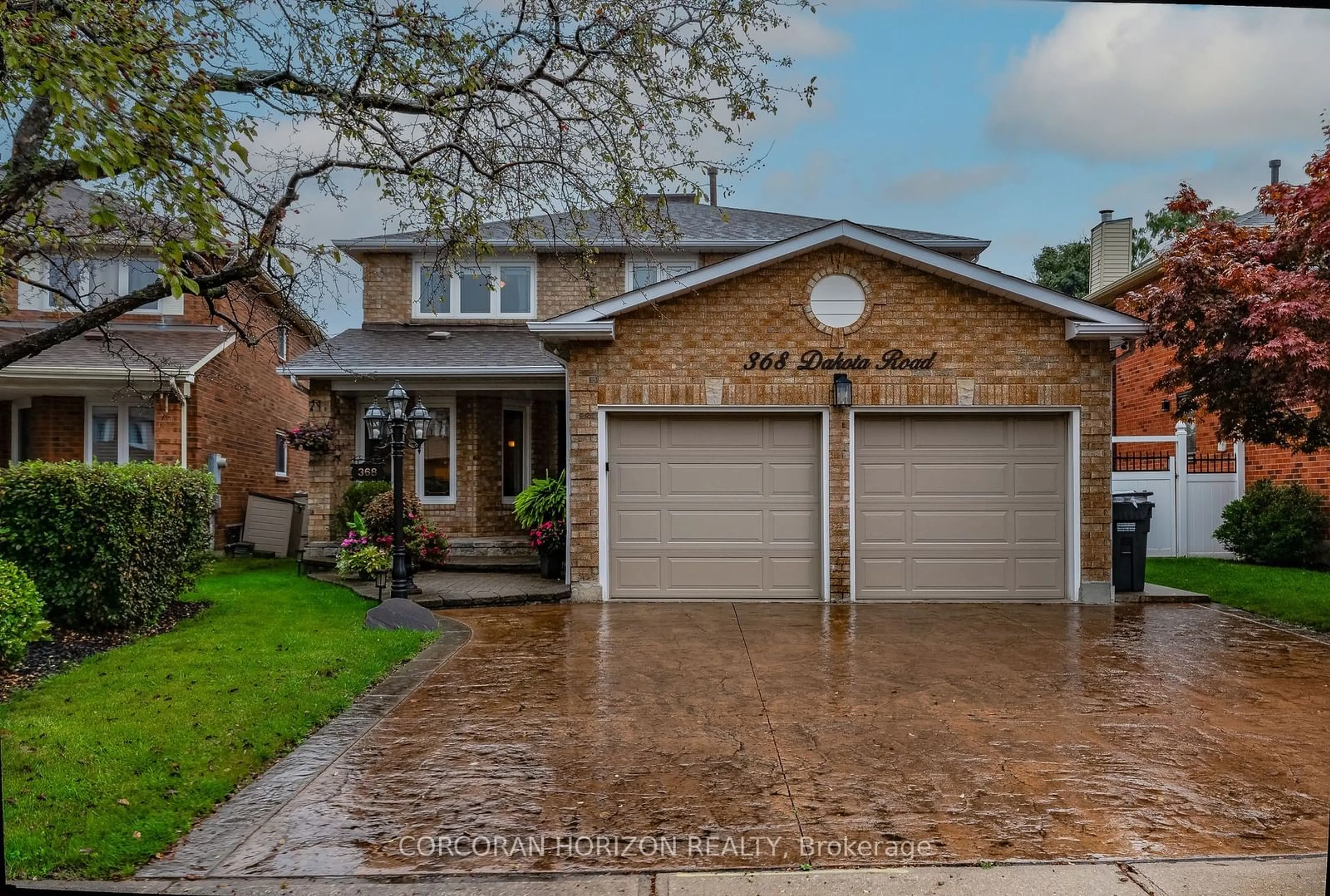 Home with brick exterior material for 368 Dakota Rd, Mississauga Ontario L4Z 3A9