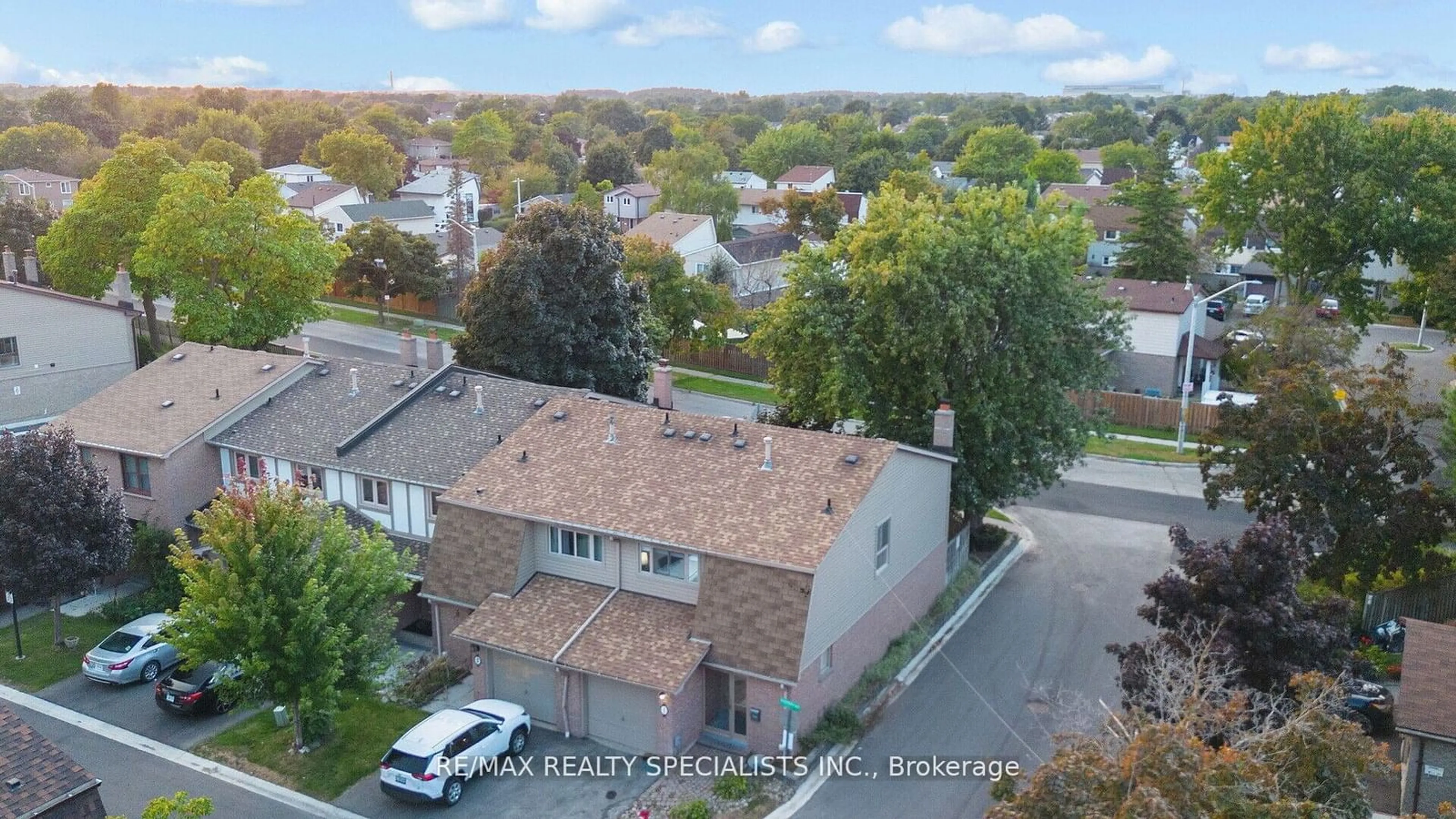 A pic from exterior of the house or condo for 1 Gloucester Pl #65, Brampton Ontario L6S 2E5