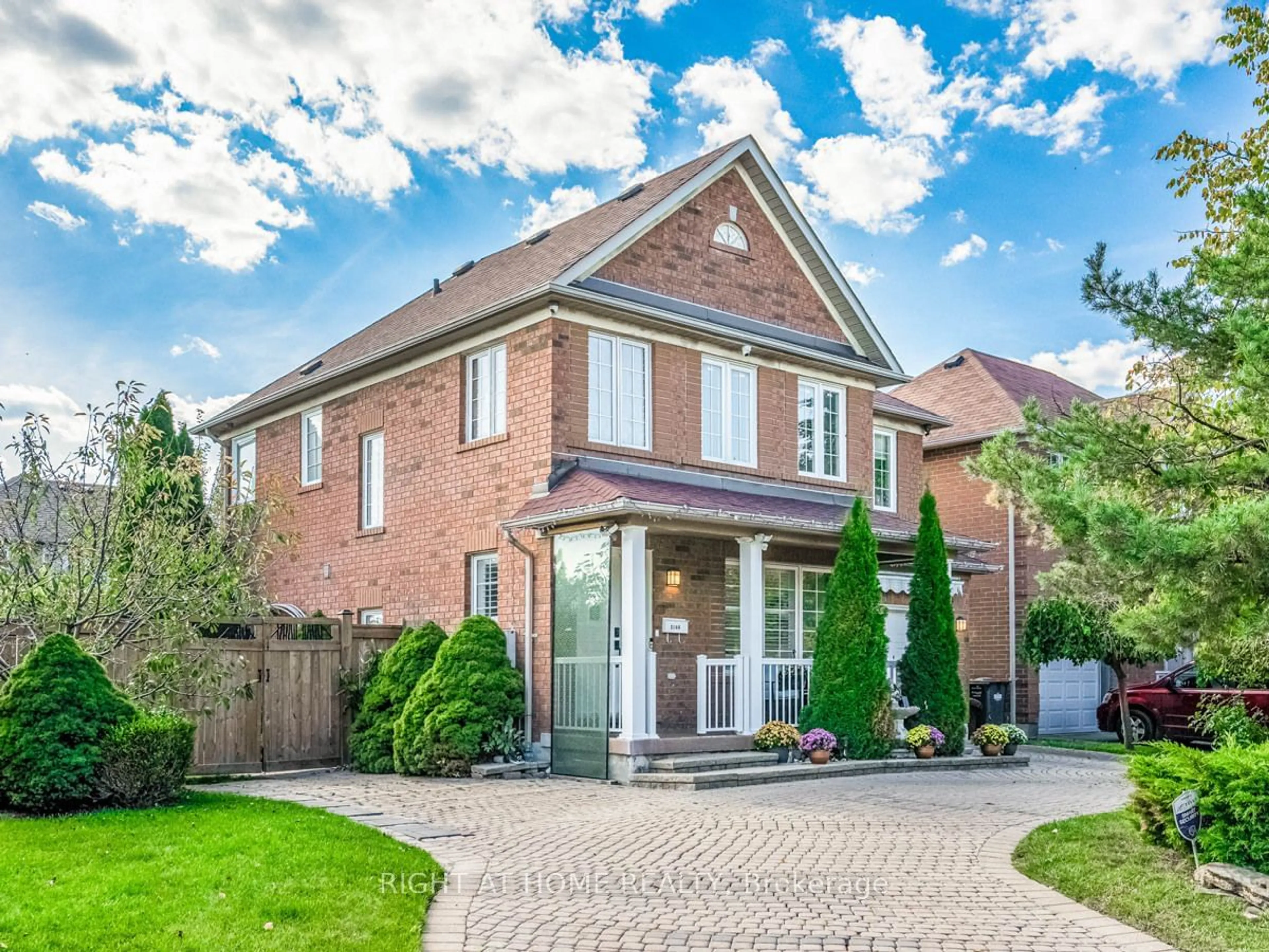 Home with brick exterior material for 3144 High Springs Cres, Mississauga Ontario L5B 4G4