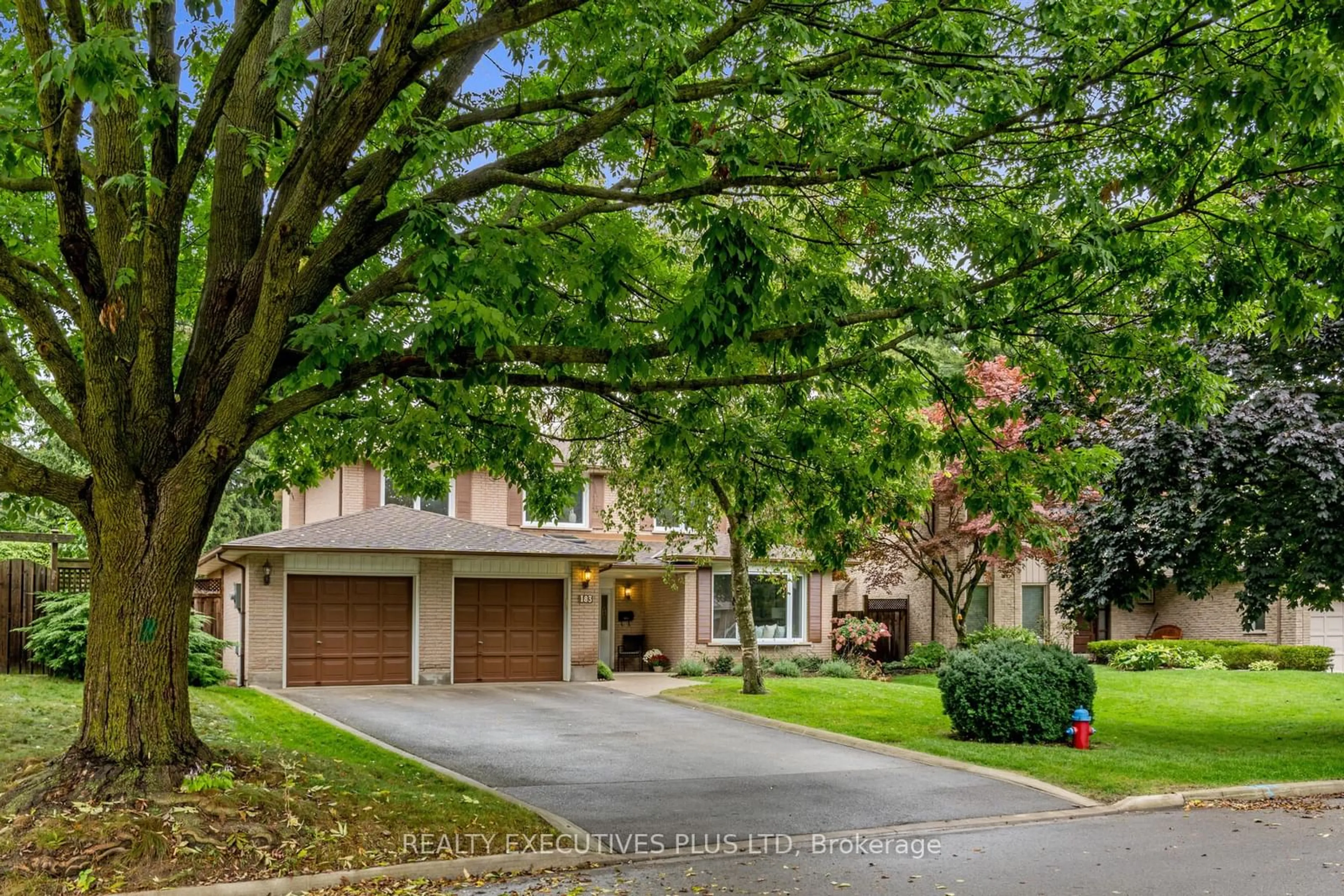 A pic from exterior of the house or condo, the street view for 183 All Saints Cres, Oakville Ontario L6J 5Y6