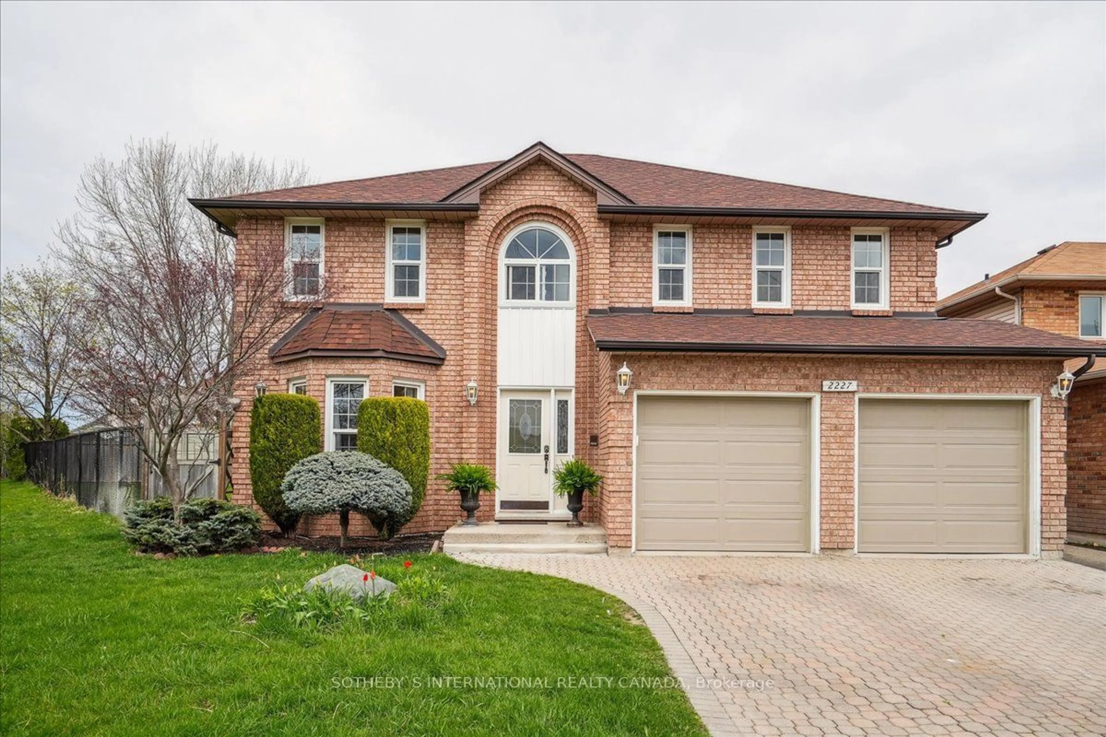 Home with brick exterior material for 2227 Headon Rd, Burlington Ontario L7M 3W7