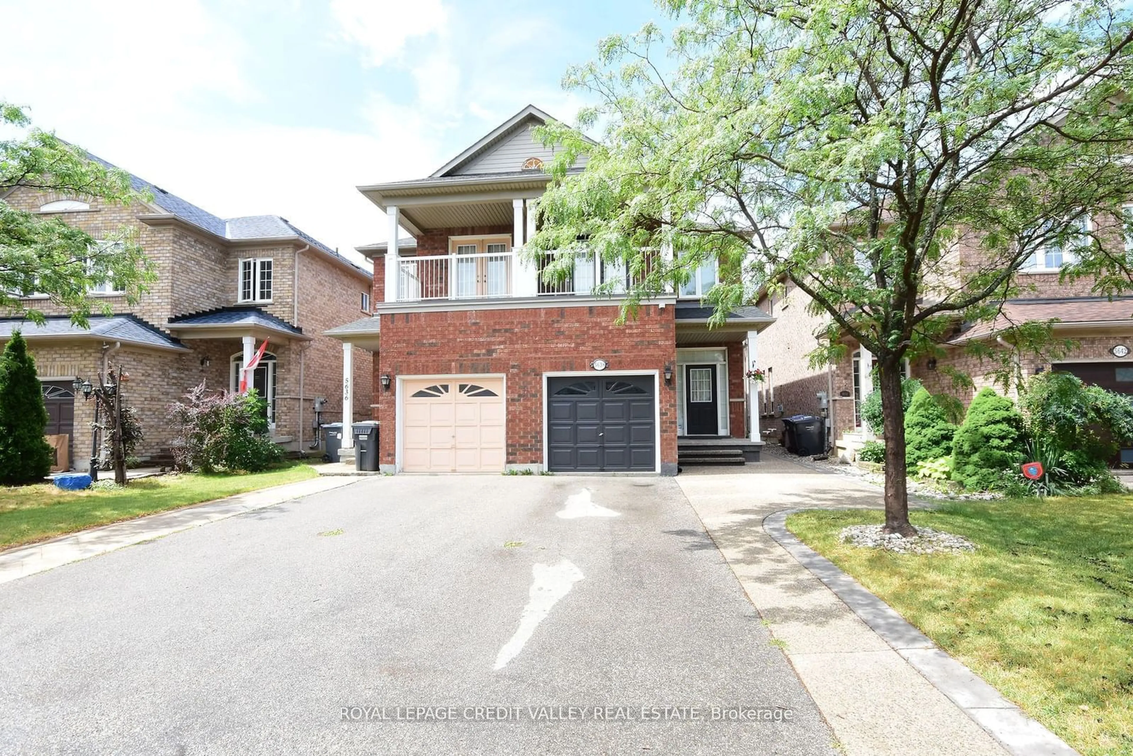 A pic from exterior of the house or condo for 5638 Longboat Ave, Mississauga Ontario L5M 7E8