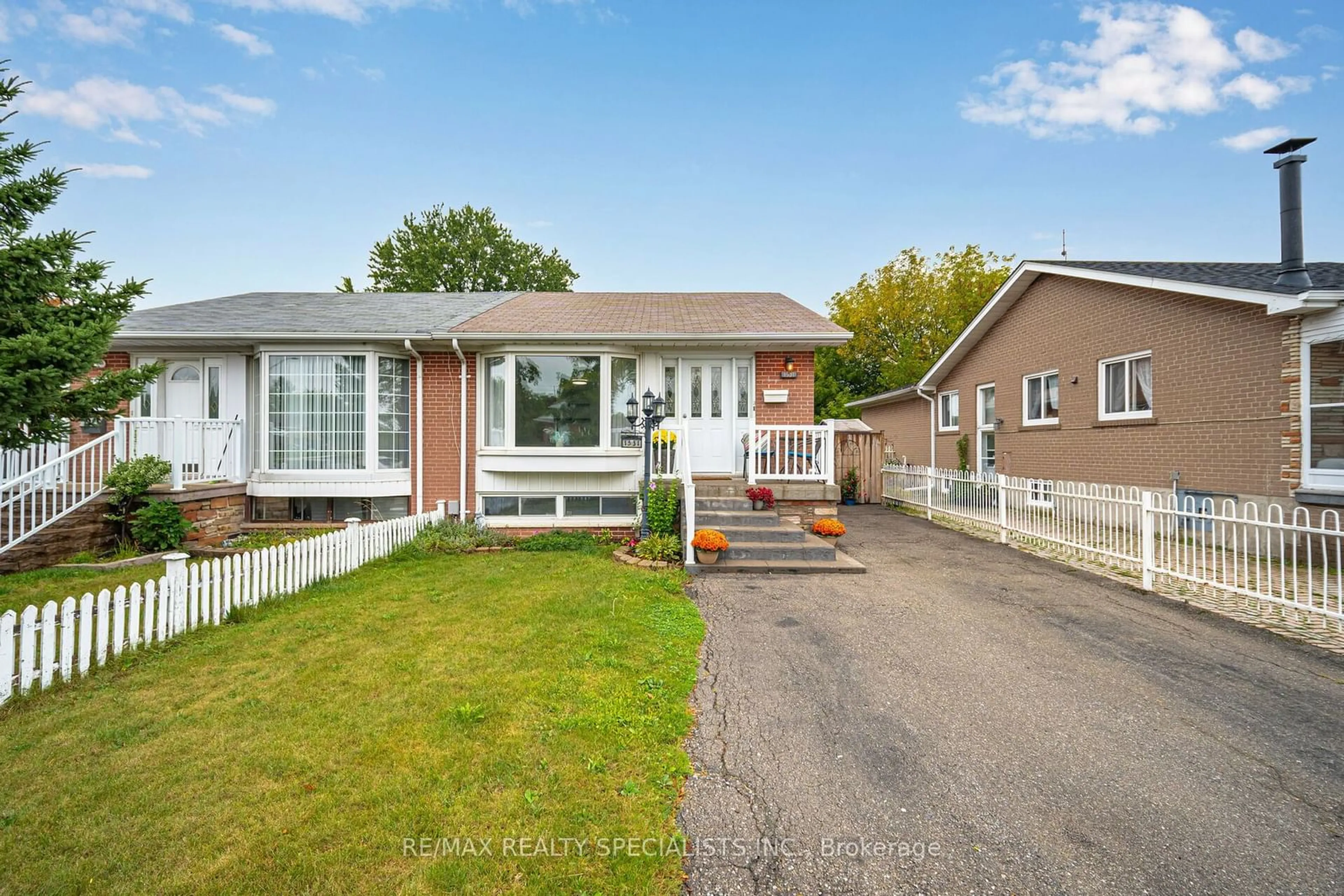 Frontside or backside of a home, the fenced backyard for 1531 Banwell Rd, Mississauga Ontario L5J 3X6