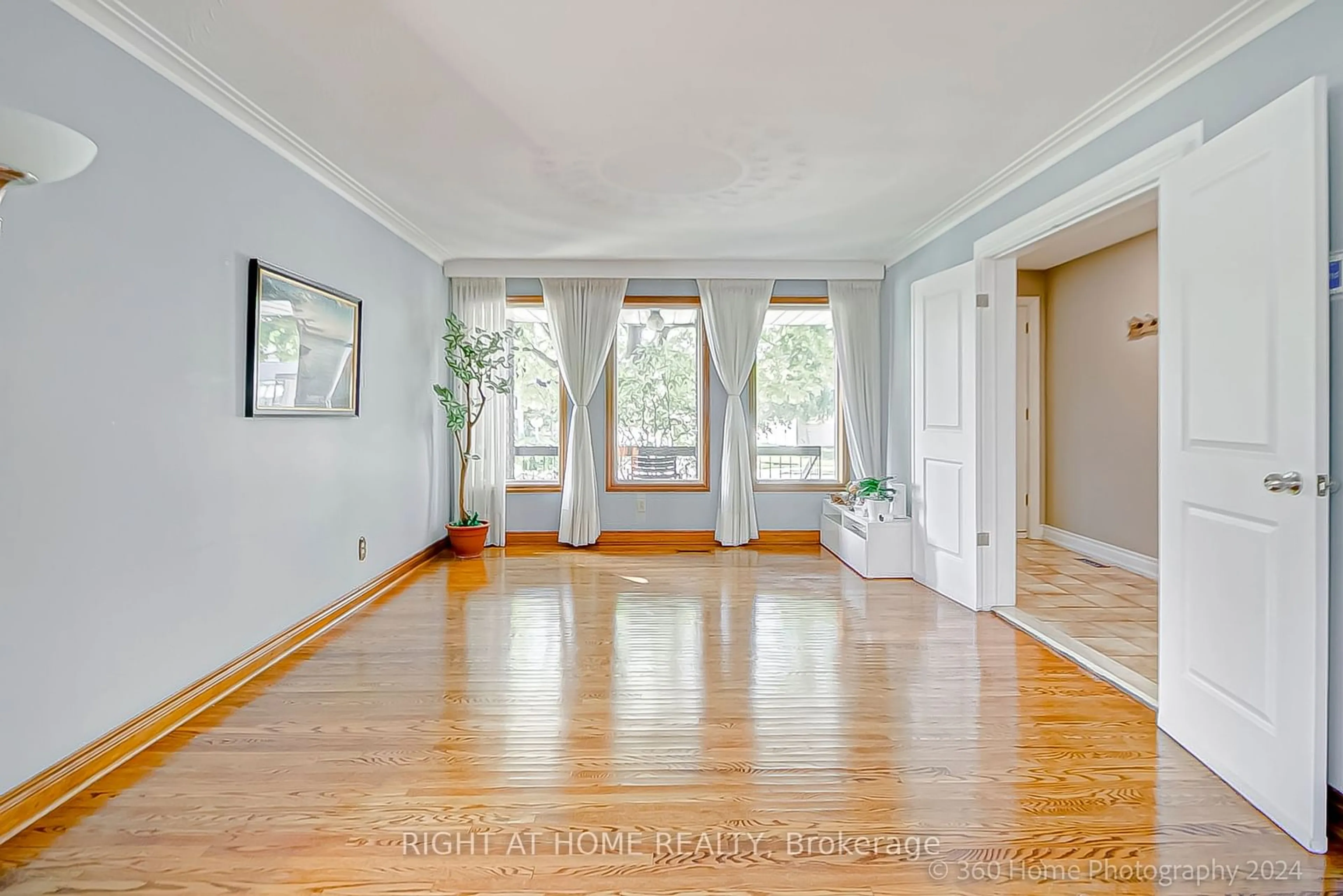 Indoor entryway, wood floors for 35 Highland Hill, Toronto Ontario M6A 2P7