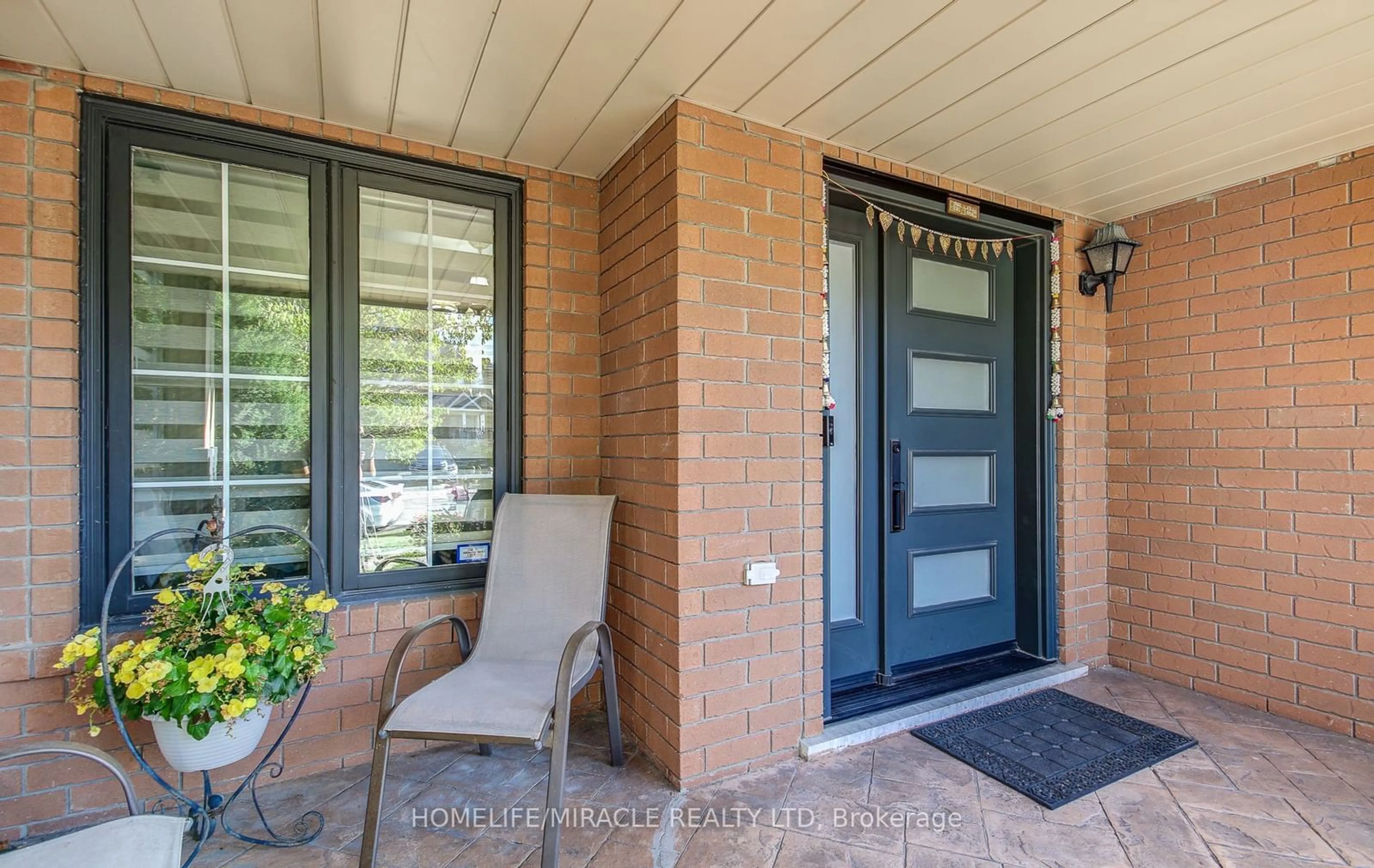 Indoor entryway for 1699 Samuelson Circ, Mississauga Ontario L5N 7Z8