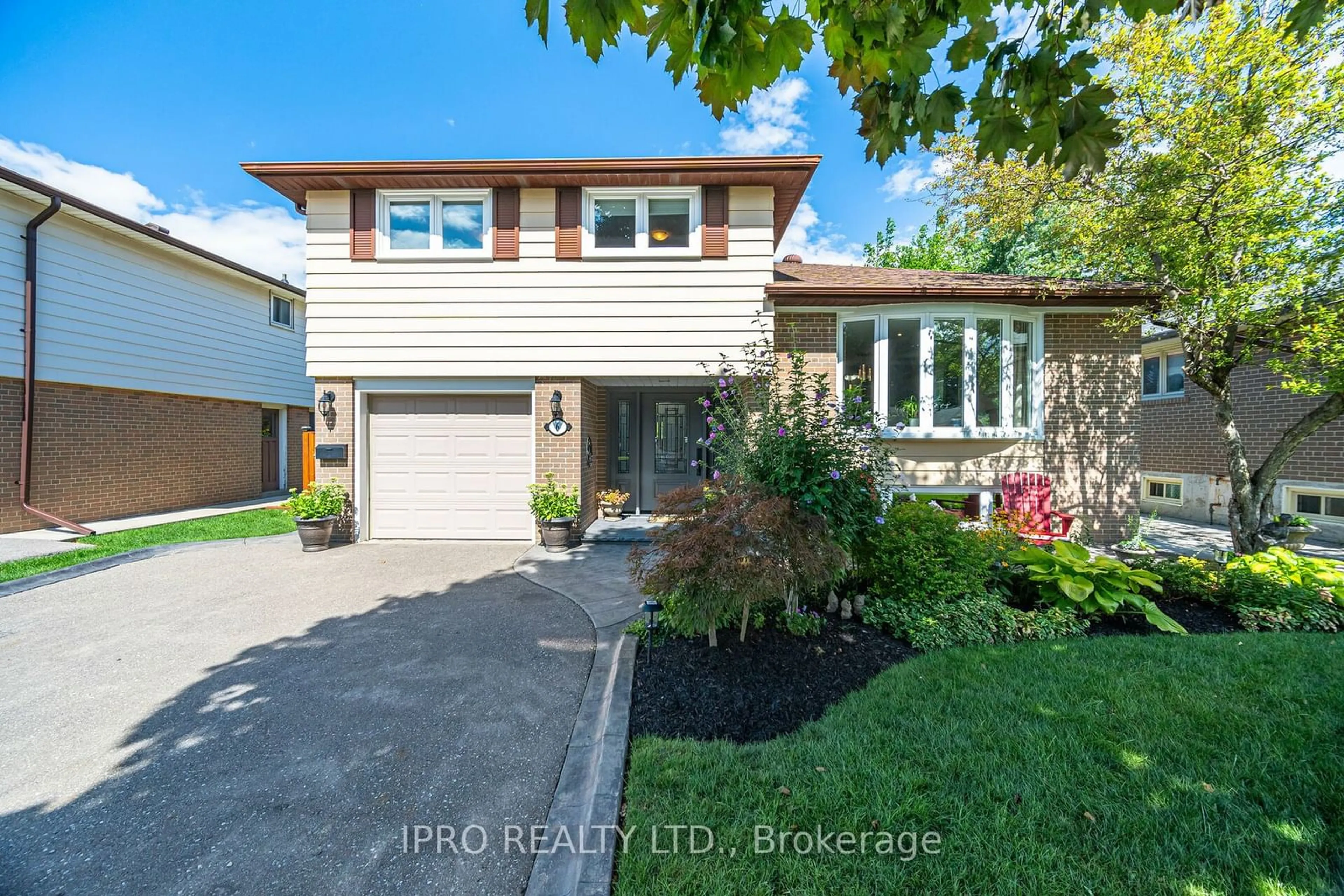 Frontside or backside of a home for 6 Staveley Cres, Brampton Ontario L6W 2R9