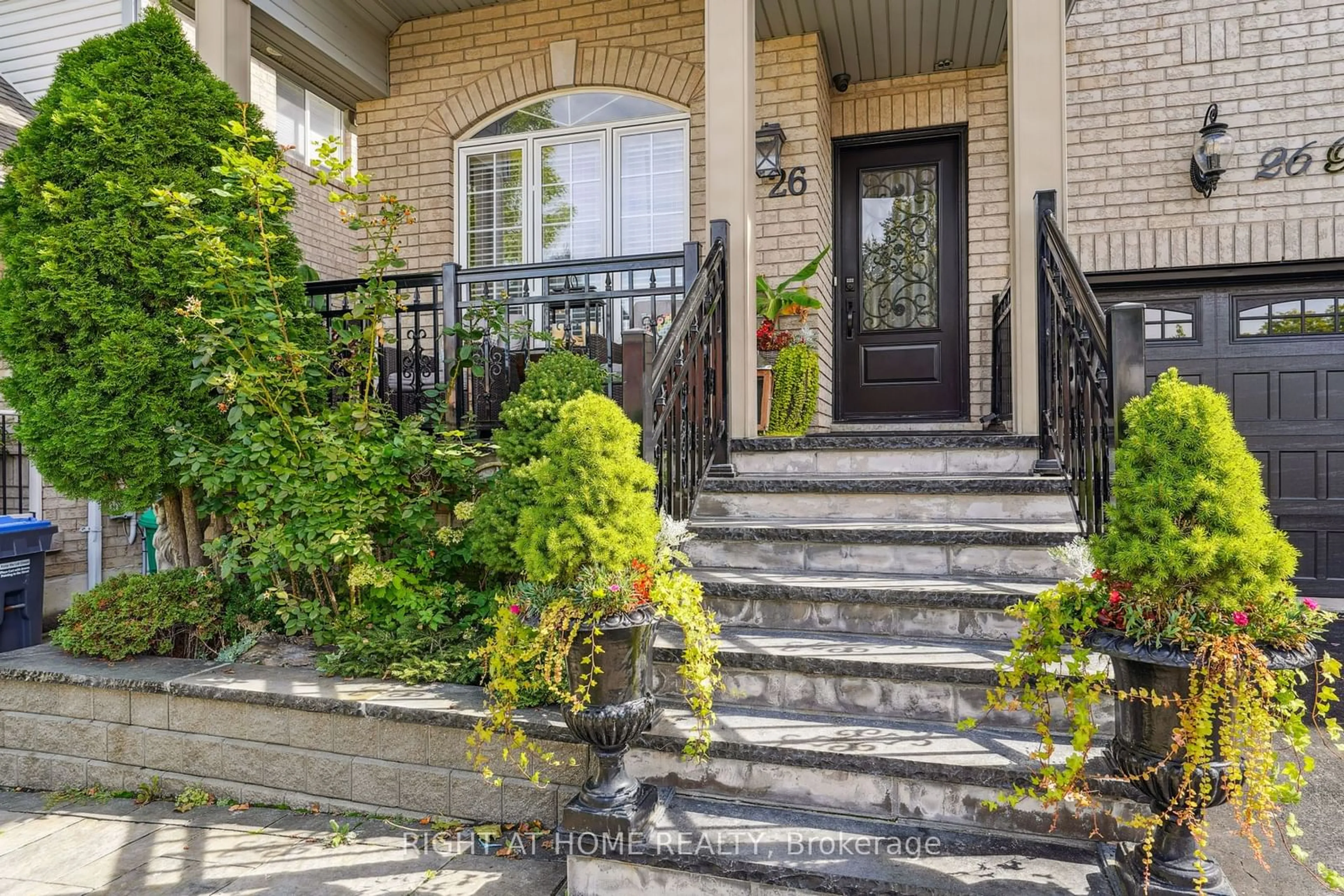 Indoor entryway for 26 Bluewater Cres, Brampton Ontario L7A 2H1