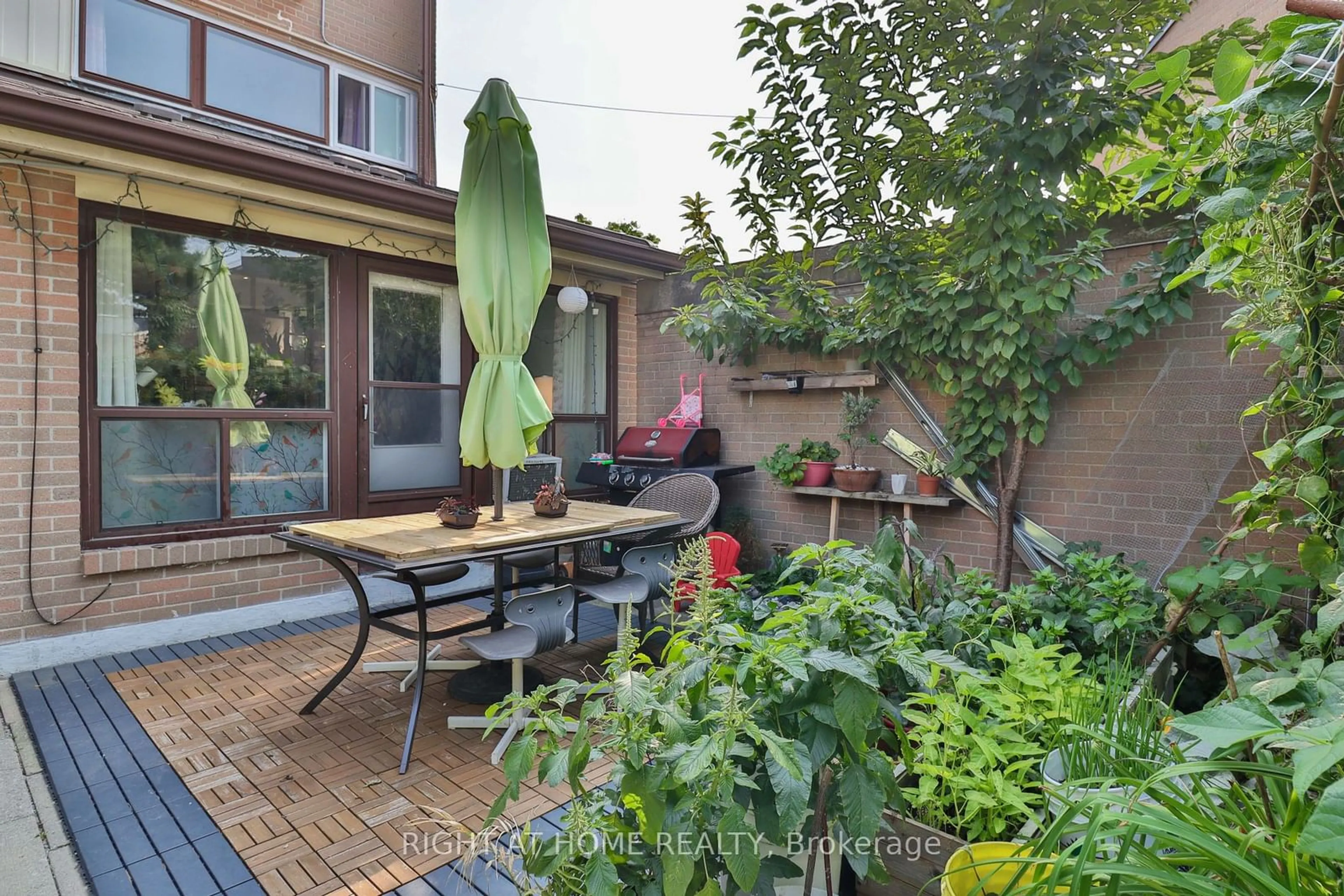 Patio, street for 260 John Garland Blvd #244, Toronto Ontario M9V 1N8