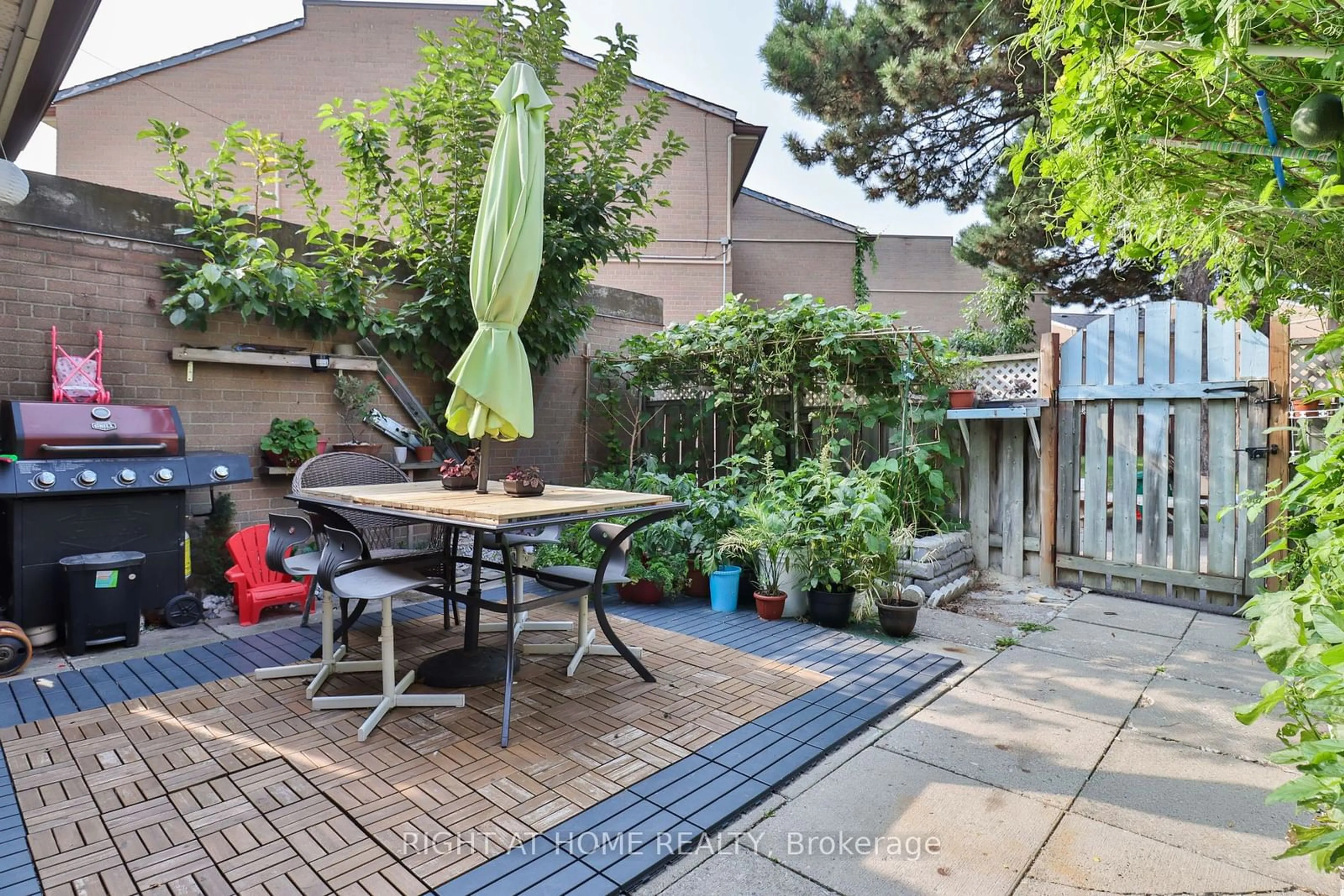 Patio, street for 260 John Garland Blvd #244, Toronto Ontario M9V 1N8