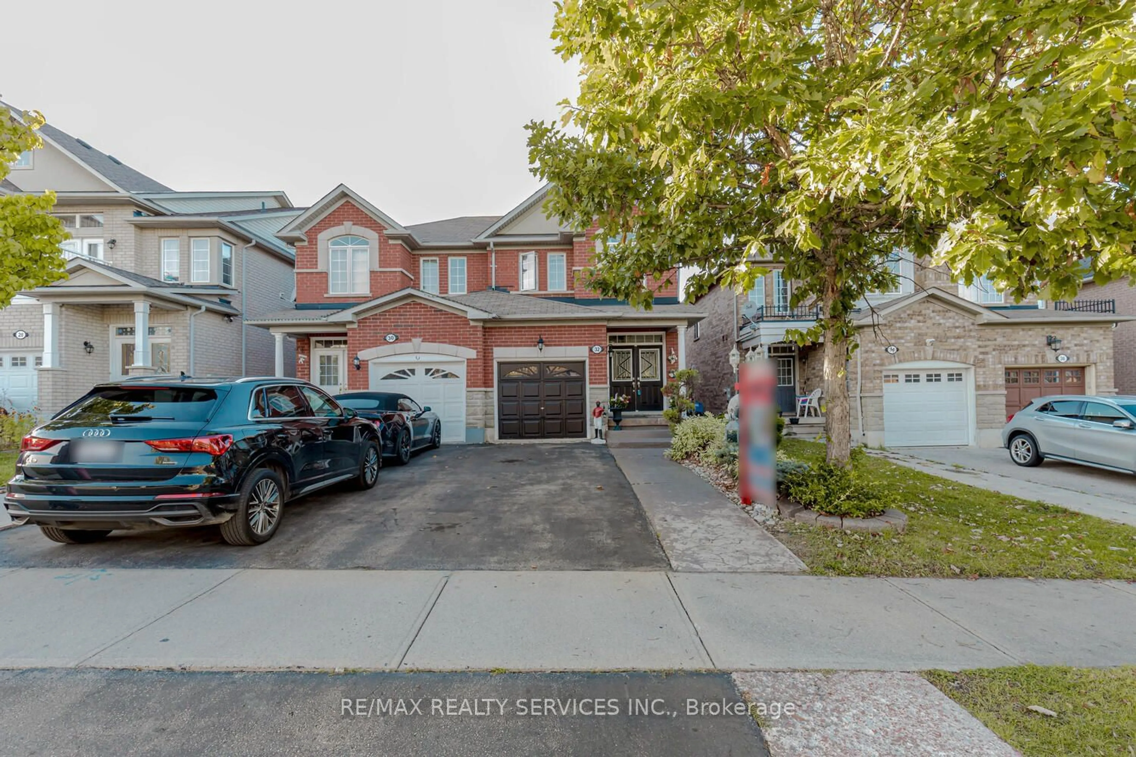 A pic from exterior of the house or condo, the street view for 32 Pennyroyal Cres, Brampton Ontario L6S 6J7