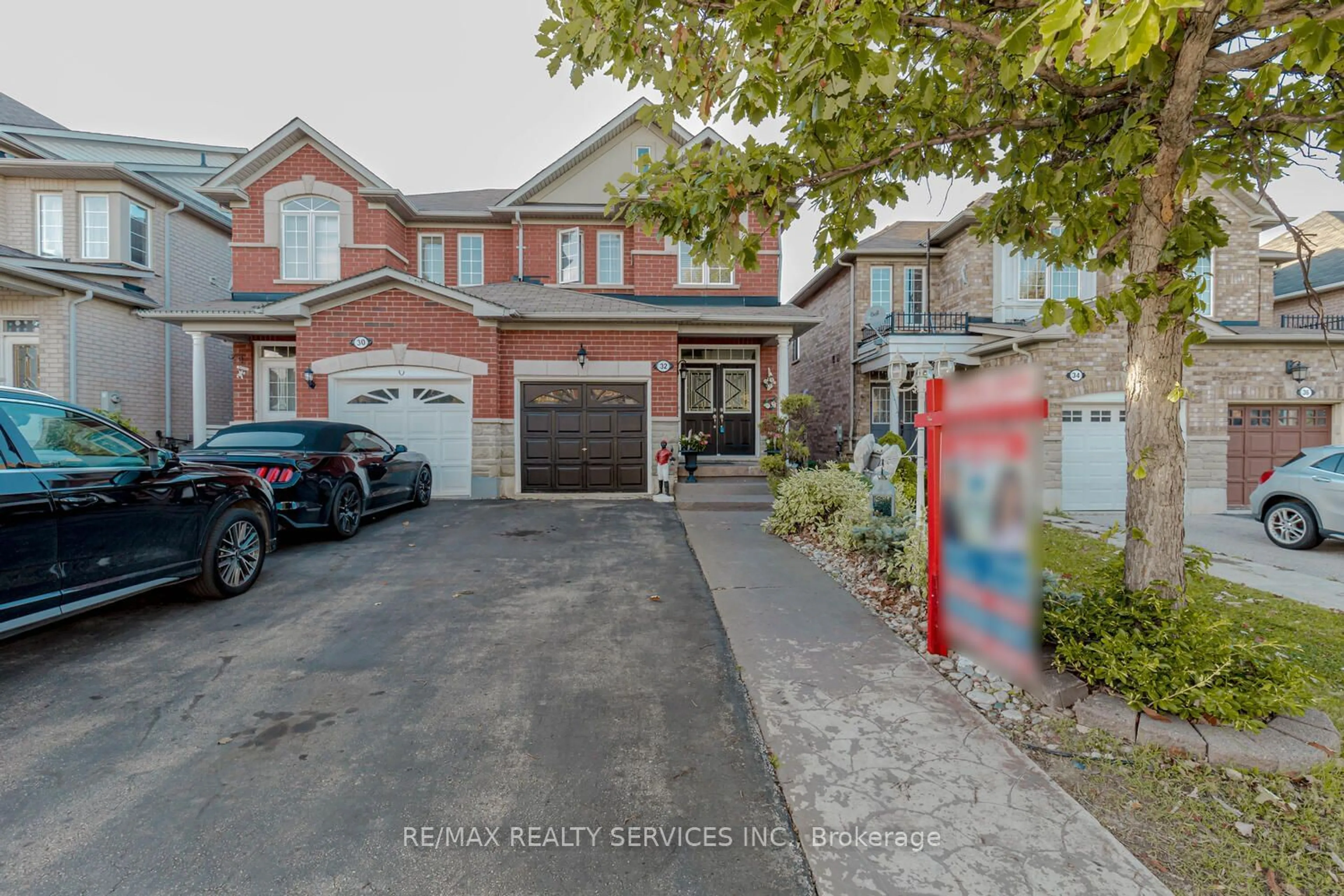 A pic from exterior of the house or condo, the street view for 32 Pennyroyal Cres, Brampton Ontario L6S 6J7