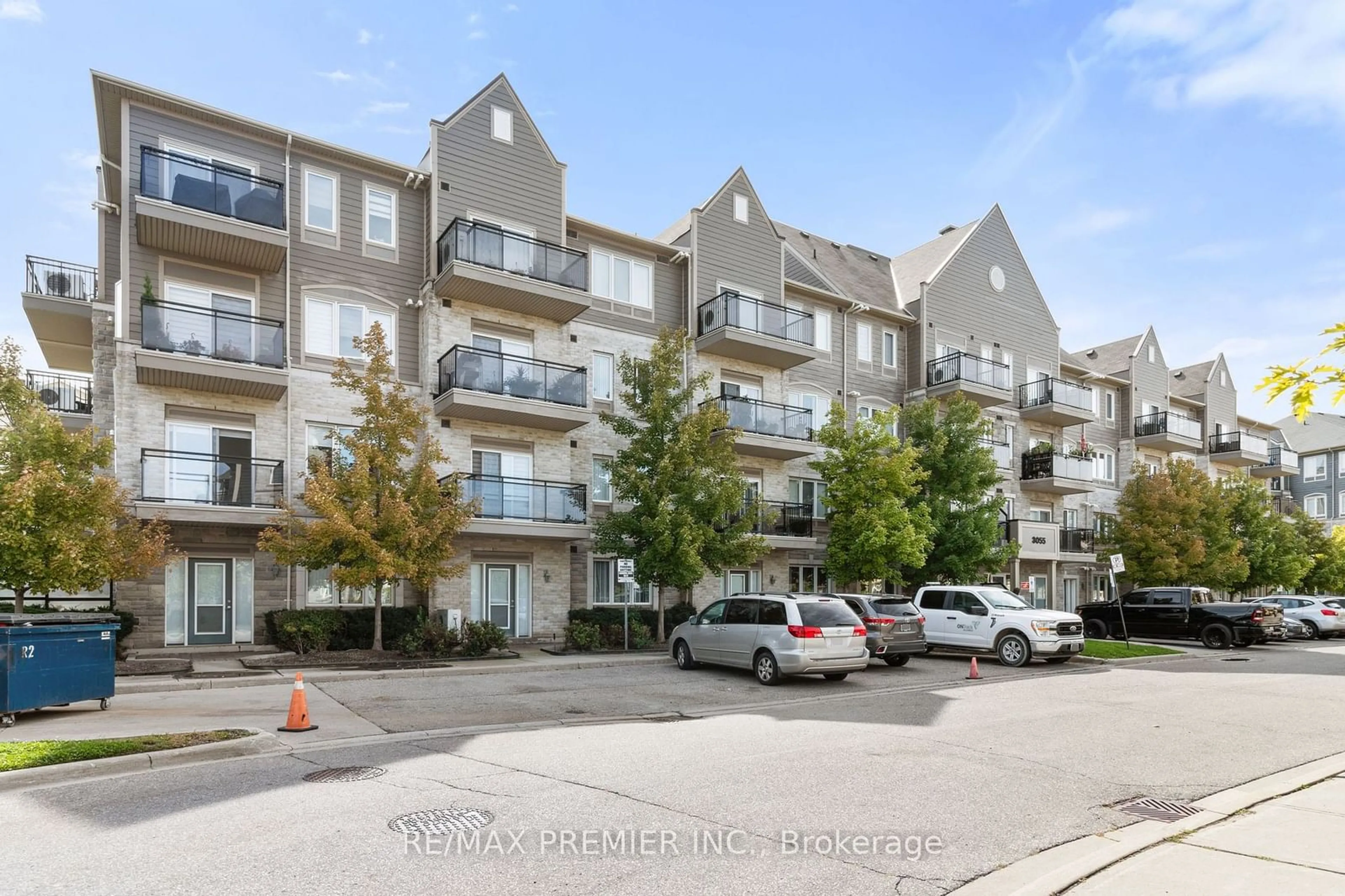 A pic from exterior of the house or condo for 3055 Thomas St #312, Mississauga Ontario L5M 0M4