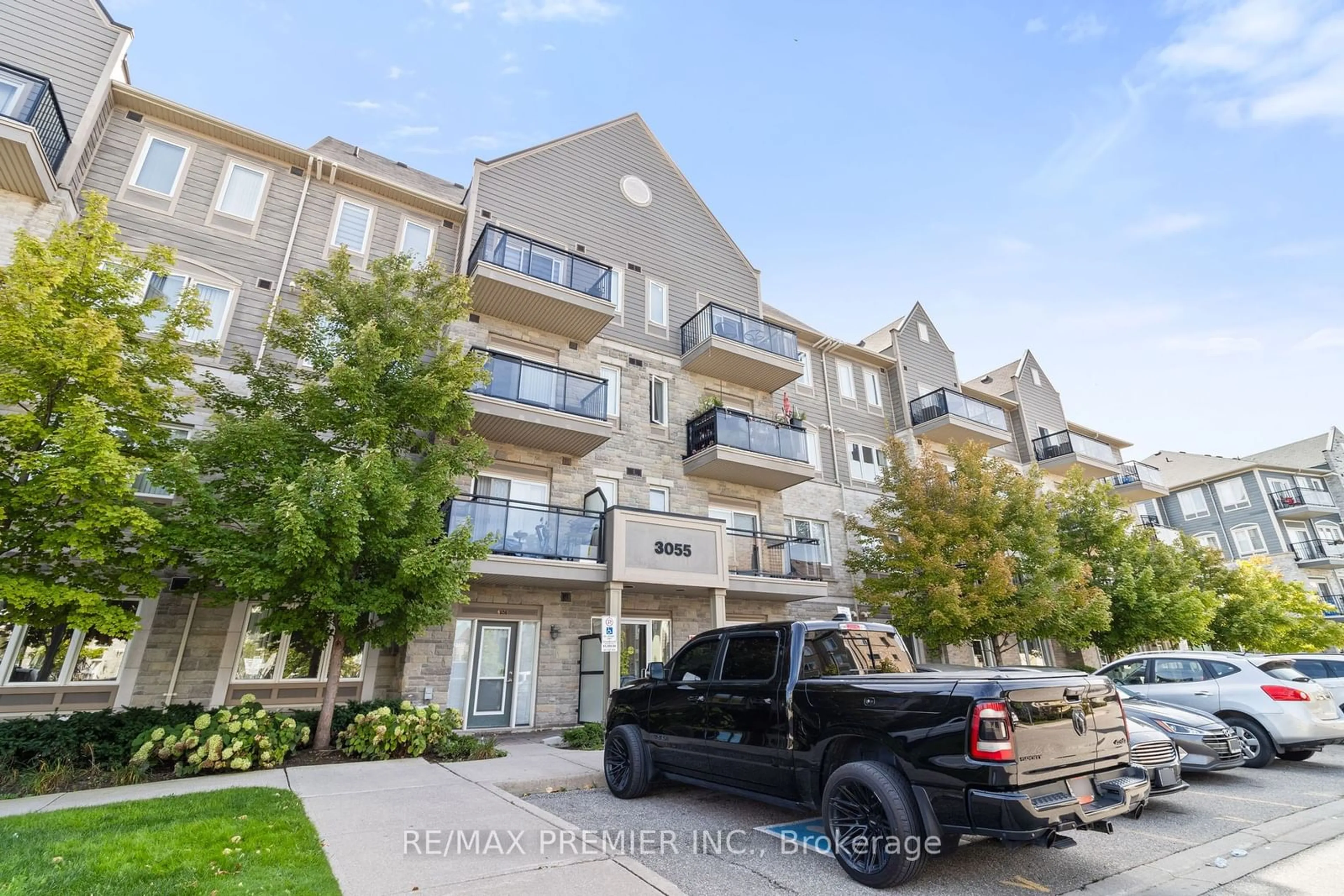 A pic from exterior of the house or condo for 3055 Thomas St #312, Mississauga Ontario L5M 0M4