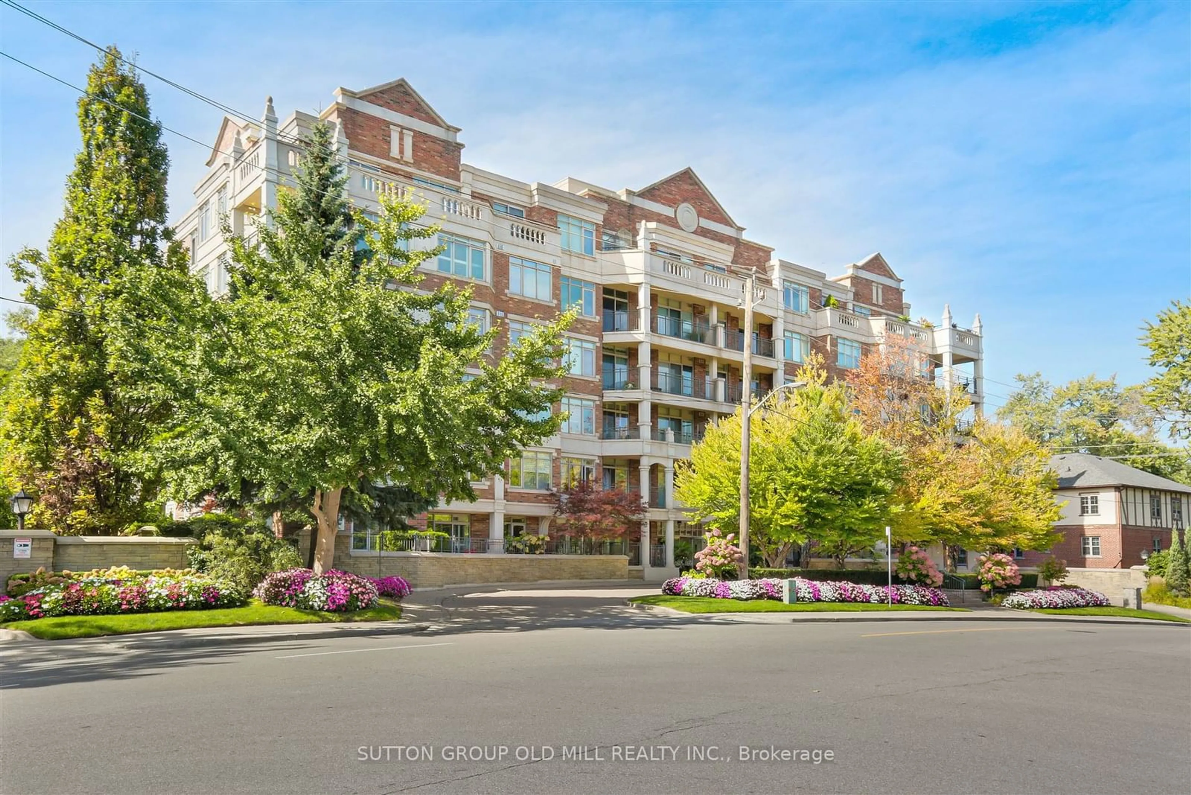 A pic from exterior of the house or condo, the street view for 12 Old Mill Tr #PH06, Toronto Ontario M8X 2Z4