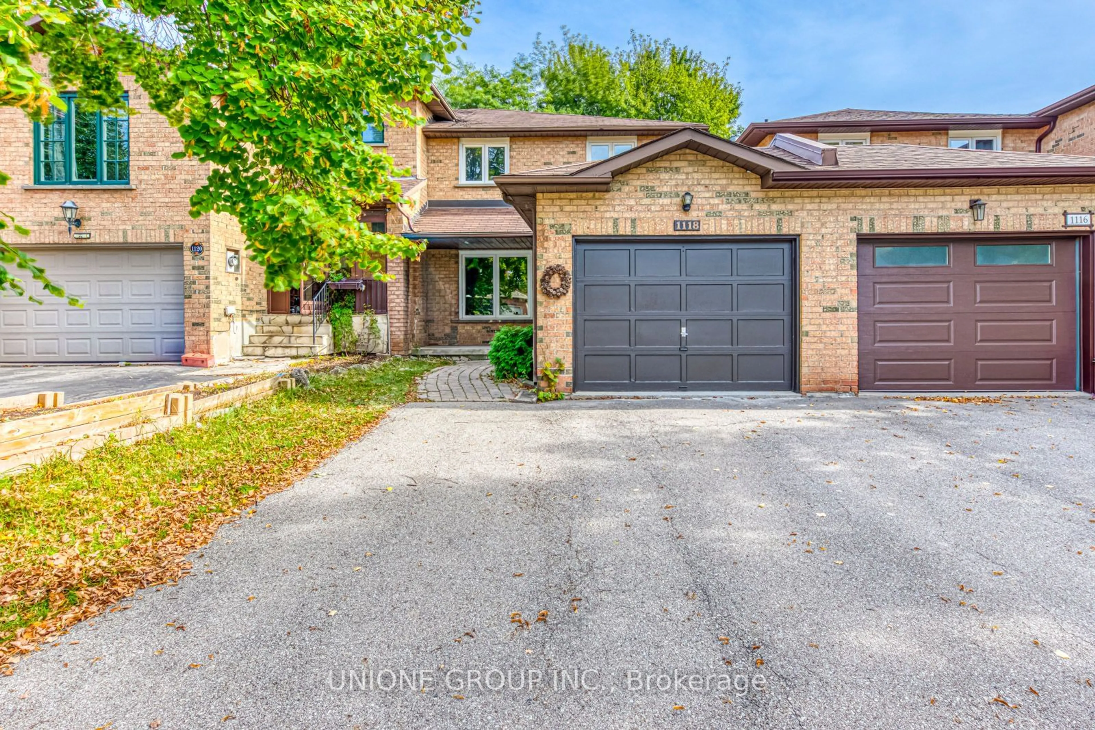 Home with brick exterior material for 1118 Avondale Dr, Oakville Ontario L6H 5L4