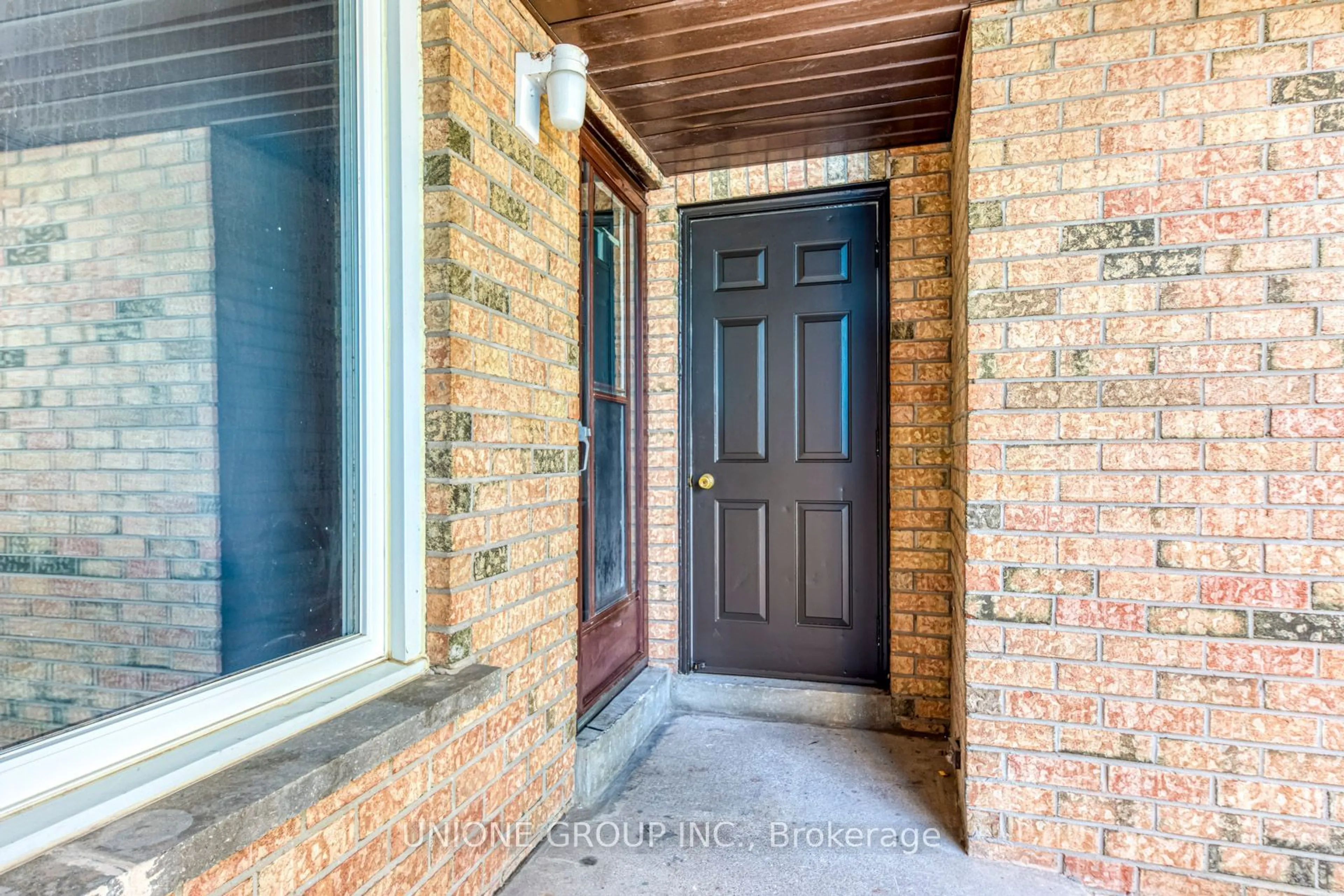 Indoor entryway for 1118 Avondale Dr, Oakville Ontario L6H 5L4